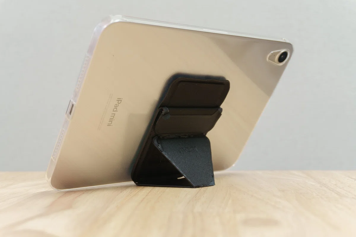 iPad mini 7用に購入したESRのMagSafeリングとiPhone用のMOFT