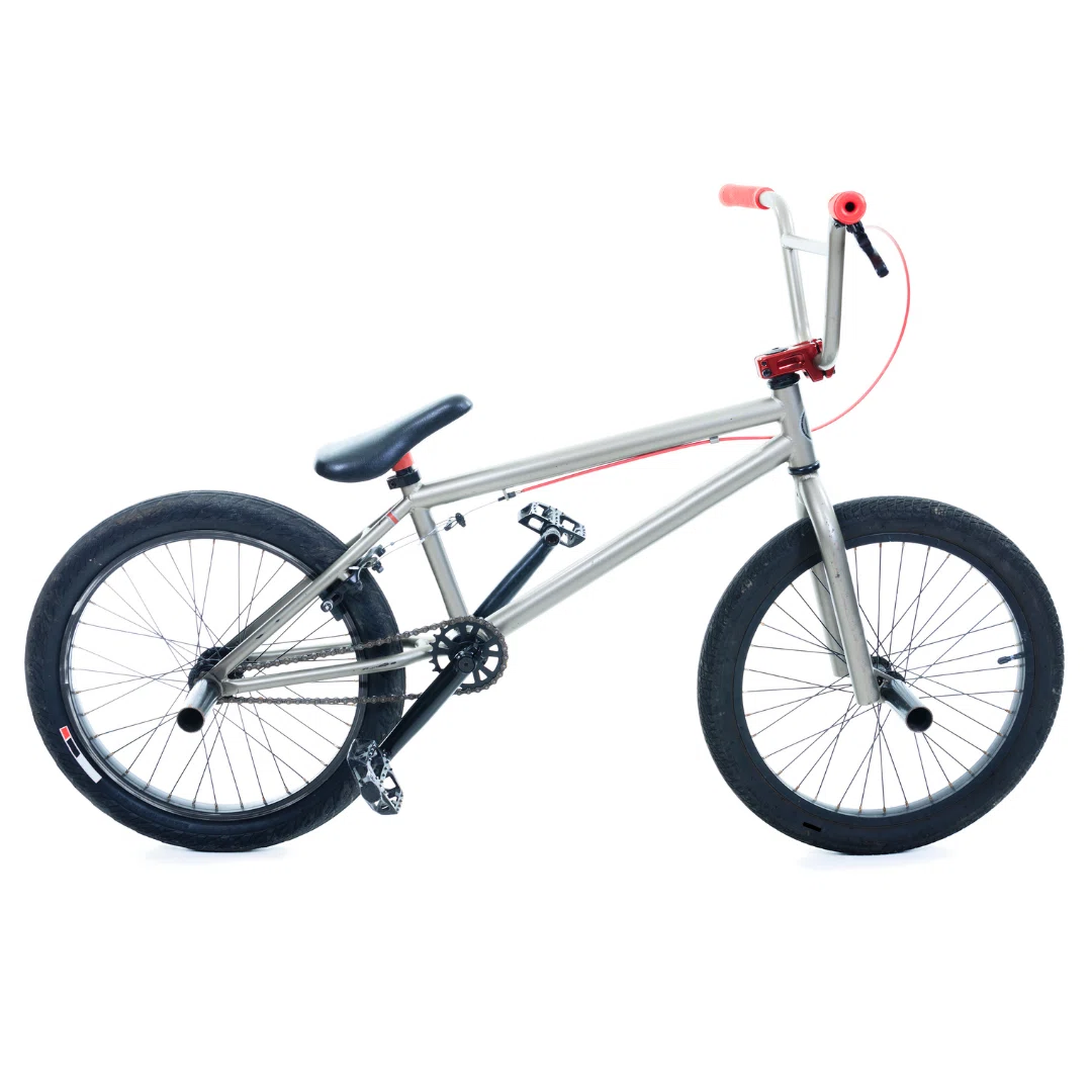 譲り受けたBMXですが、引っ越しのため、どなたか乗って下さる方を探し