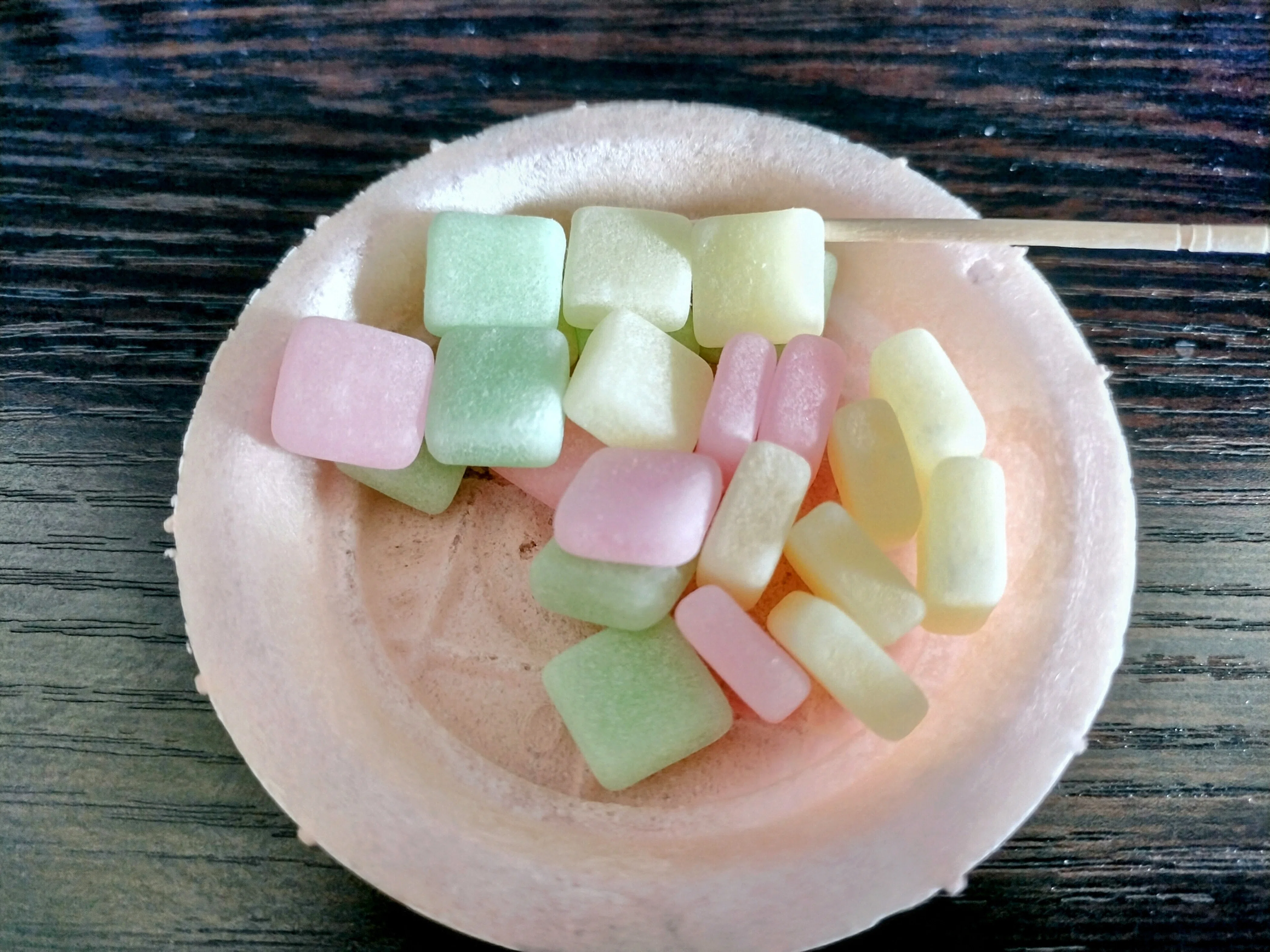 つまようじで食べるお餅のような駄菓子｜フルーツの森｜kuma22writer