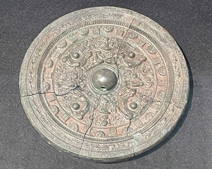 古墳期 伝畿内出土 胴部中央に日輪放射状文と裏に十字