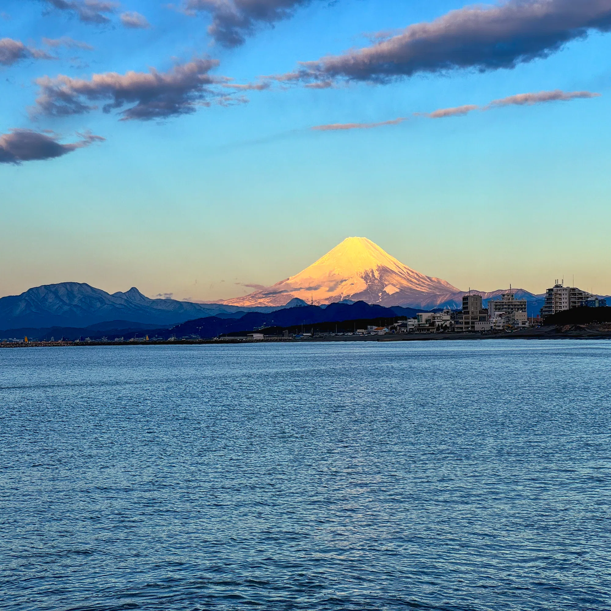 3月に今年一番白く輝いた富士山となった｜Cressonboy
