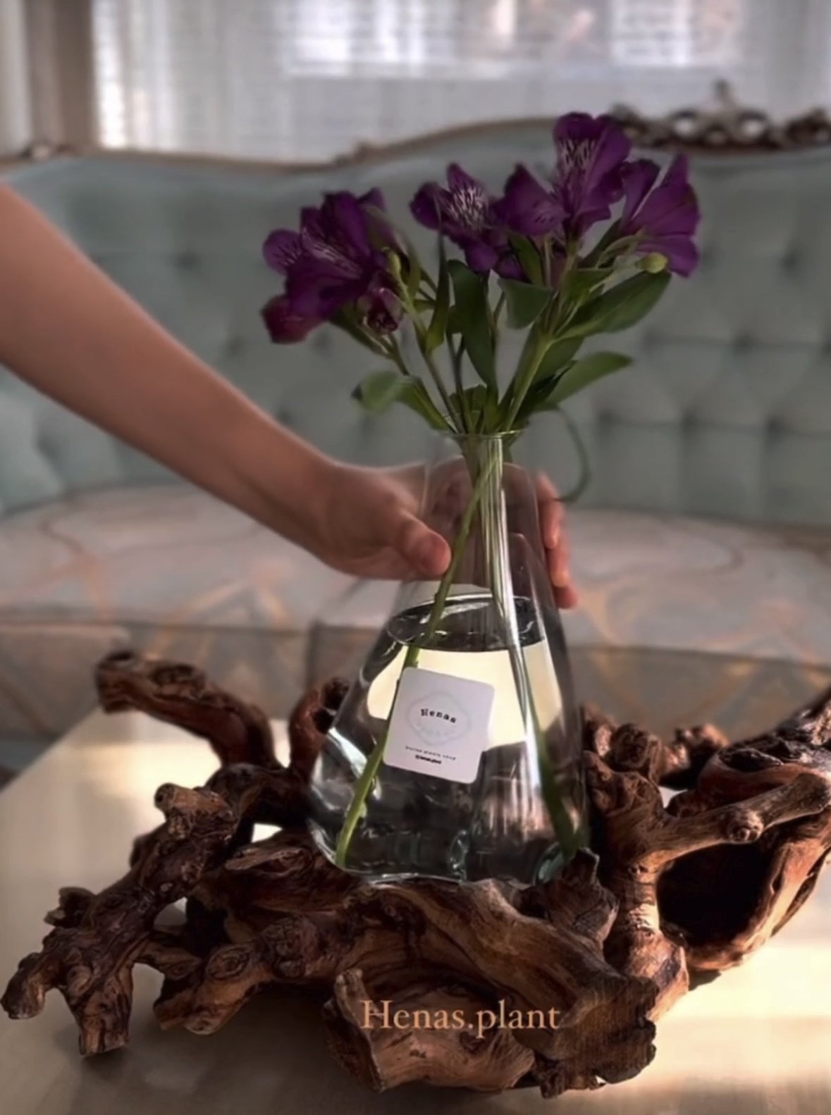 イラン発！自然と調和するハンドメイド花瓶が富裕層の心を掴む｜オズ