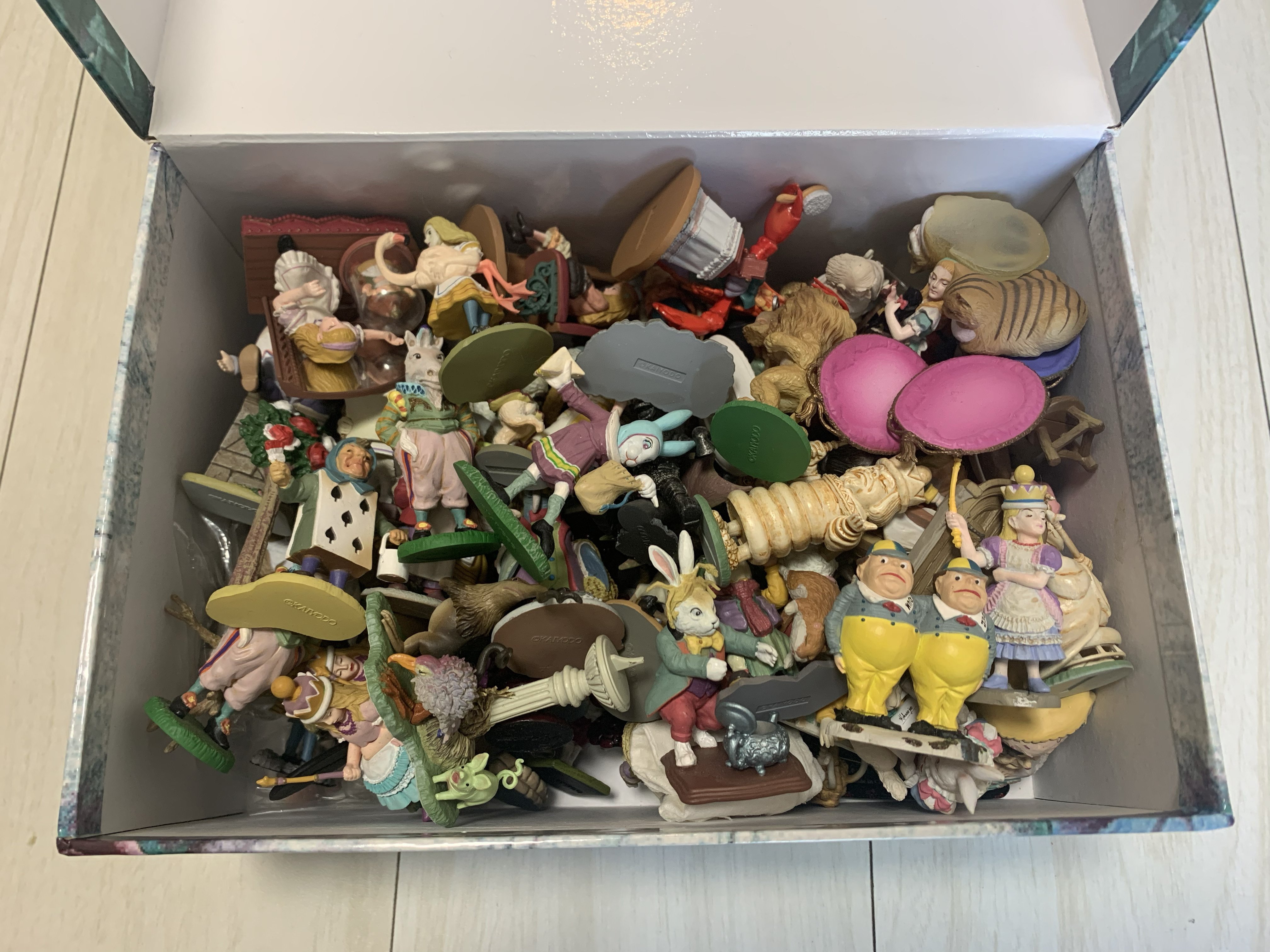 ミニマリストになりたいけど、ここはあえてフィギュアを飾る｜こたつみかん