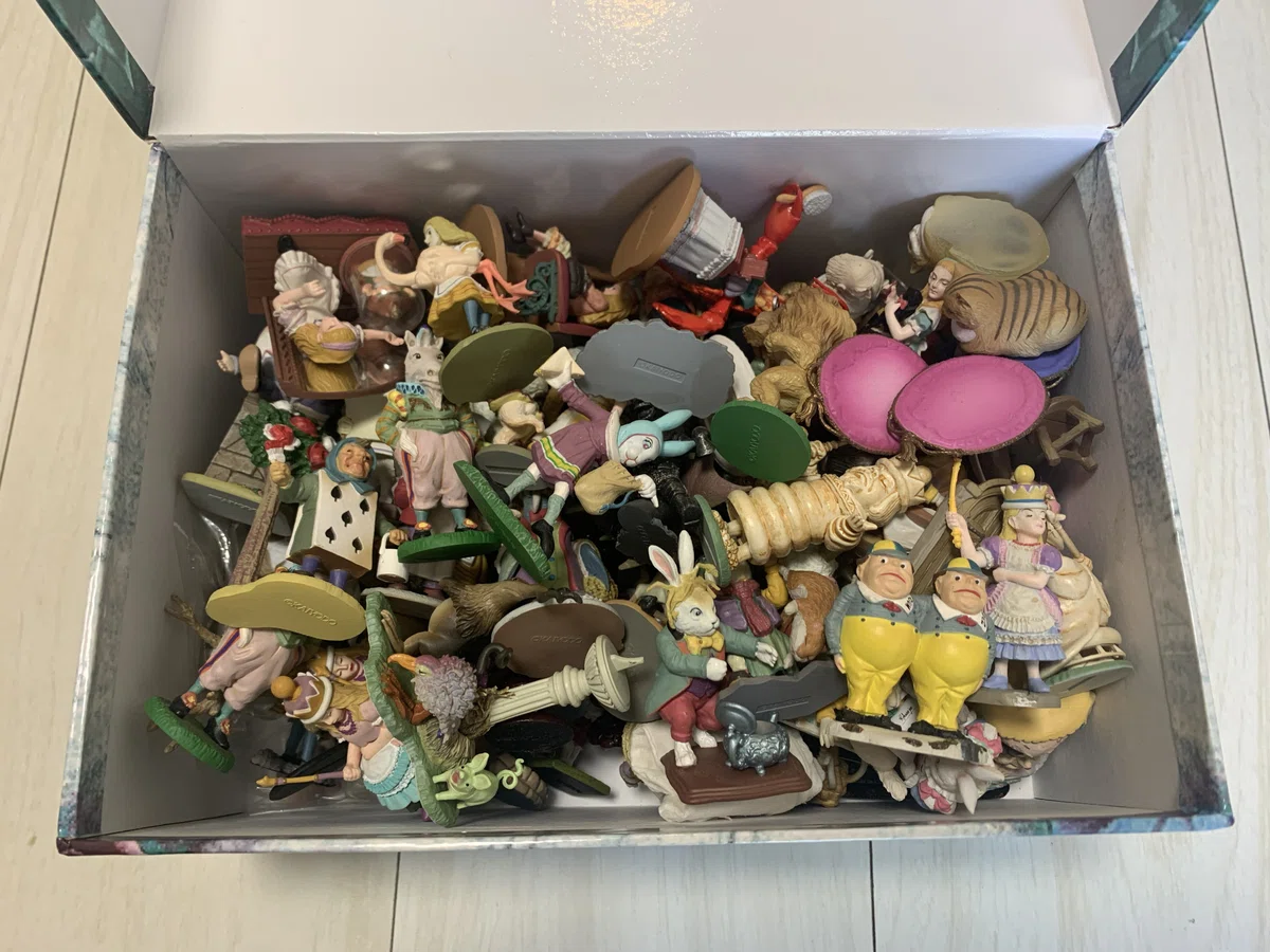 ミニマリストになりたいけど、ここはあえてフィギュアを飾る｜こたつみかん