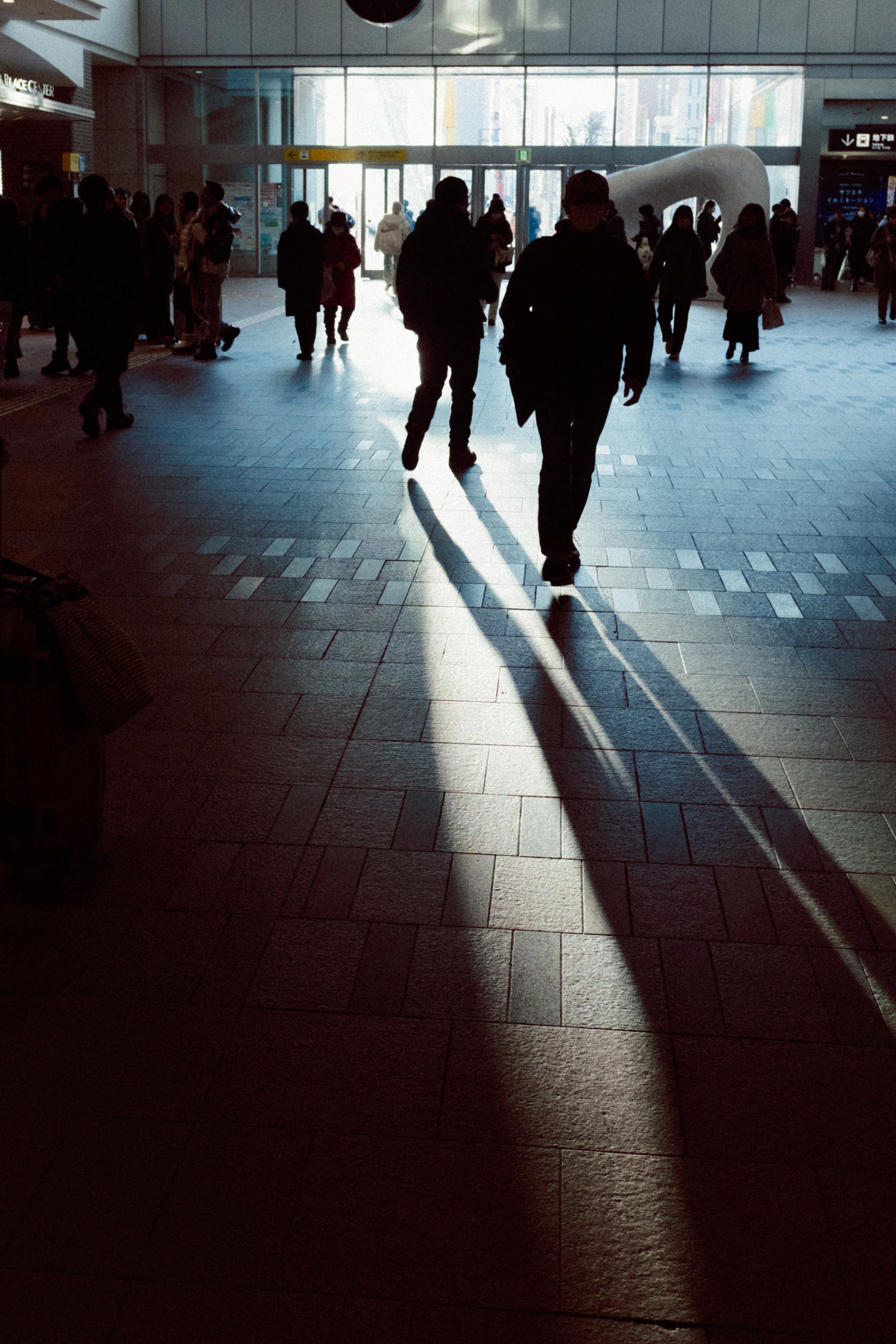 FUJIFILM X100Tを手に持って。｜村木渓太