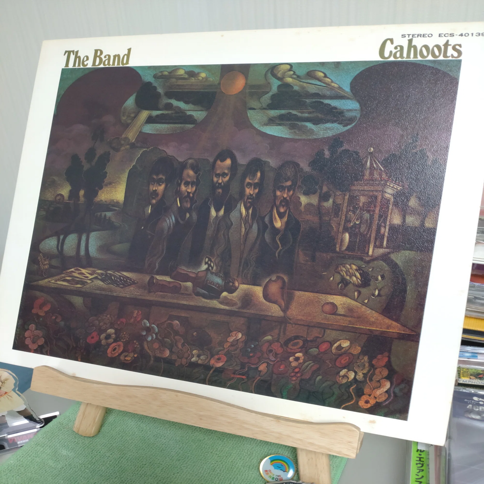 CAHOOTS/THE BAND チープな時計を両腕に6個、足にも2つ巻きつけて 