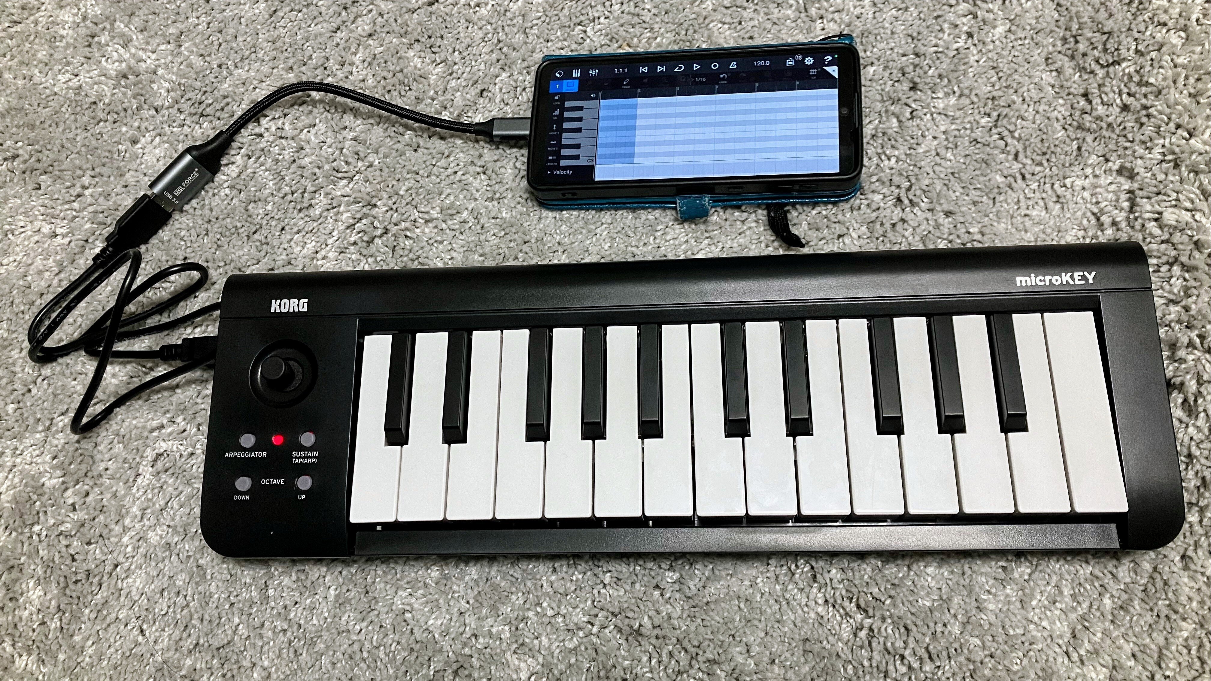 オーディオインターフェイス搭載のMIDIキーボード