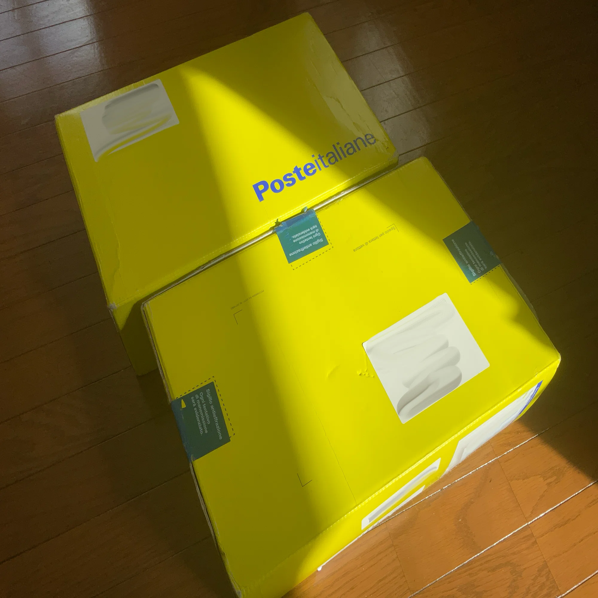 イタリアからの荷物に笑っちゃったよ3選🇮🇹📦｜Rei@イラストレーター