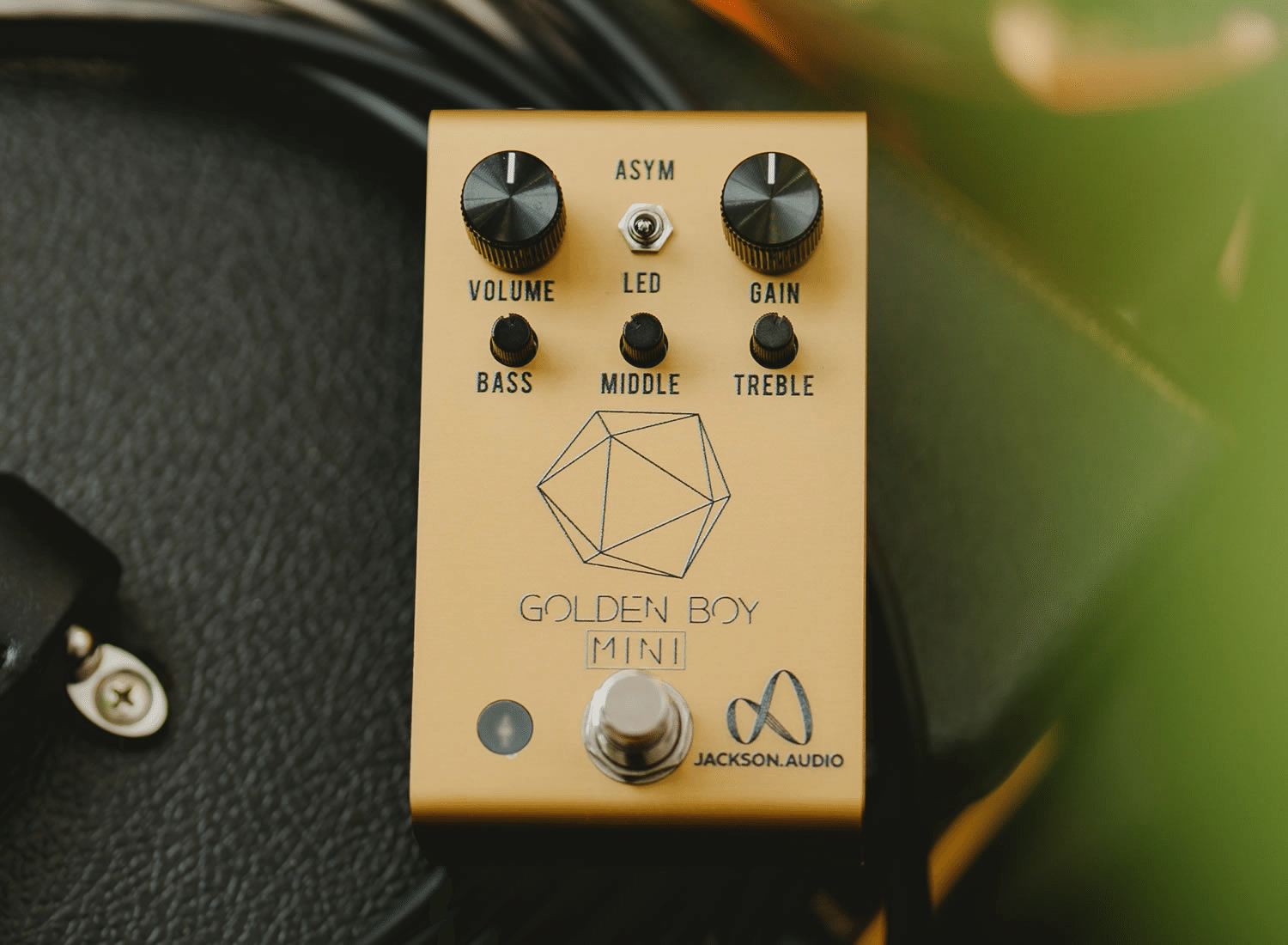 ジャクソン・オーディオによる多機能オーバードライブペダル「GOLDEN