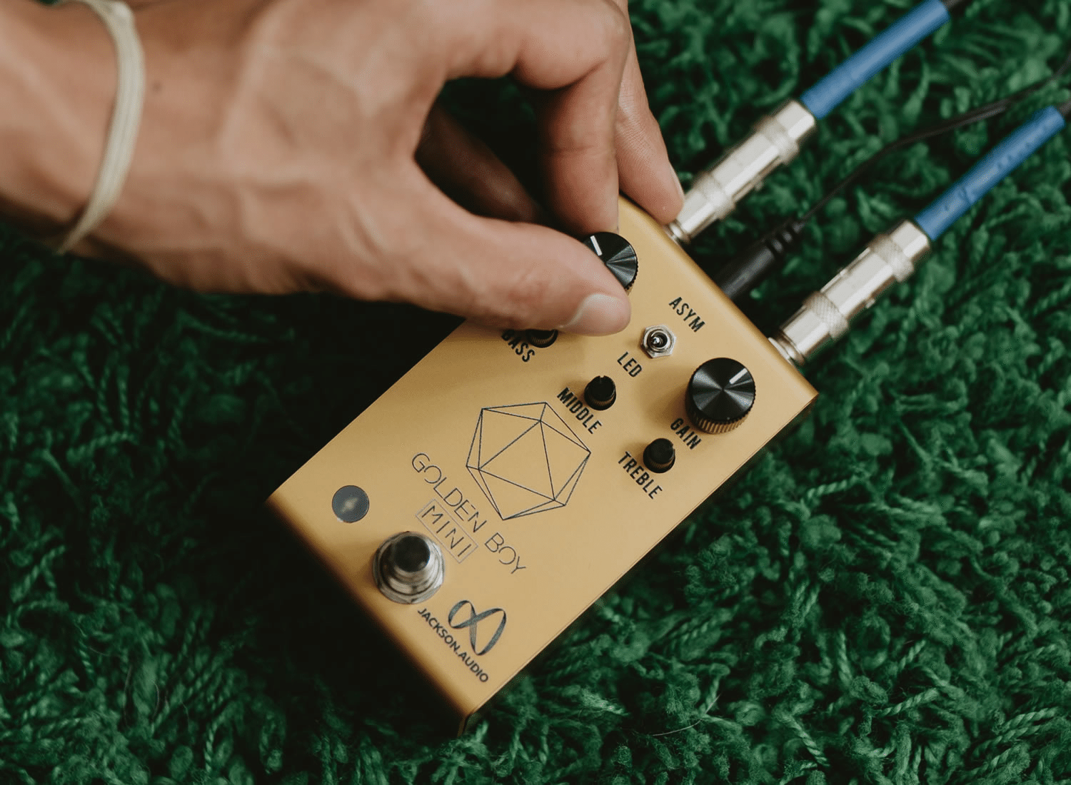 ジャクソン・オーディオによる多機能オーバードライブペダル「GOLDEN ジャクソン・オーディオによる多機能オーバードライブペダル「GOLDEN