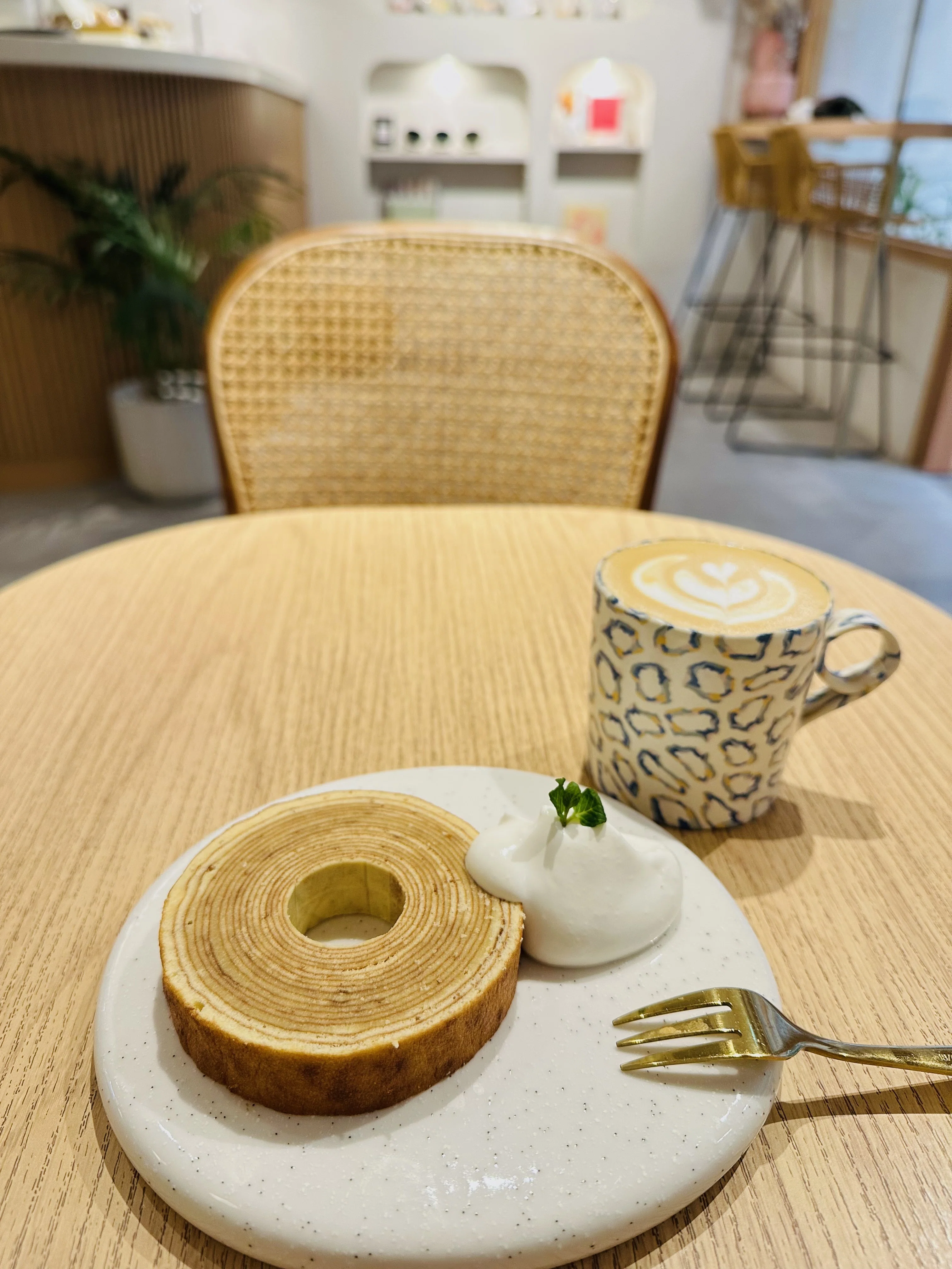 本棚とおやつ。 〜「好き」を造る街 愛知県瀬戸市〜｜Izumi