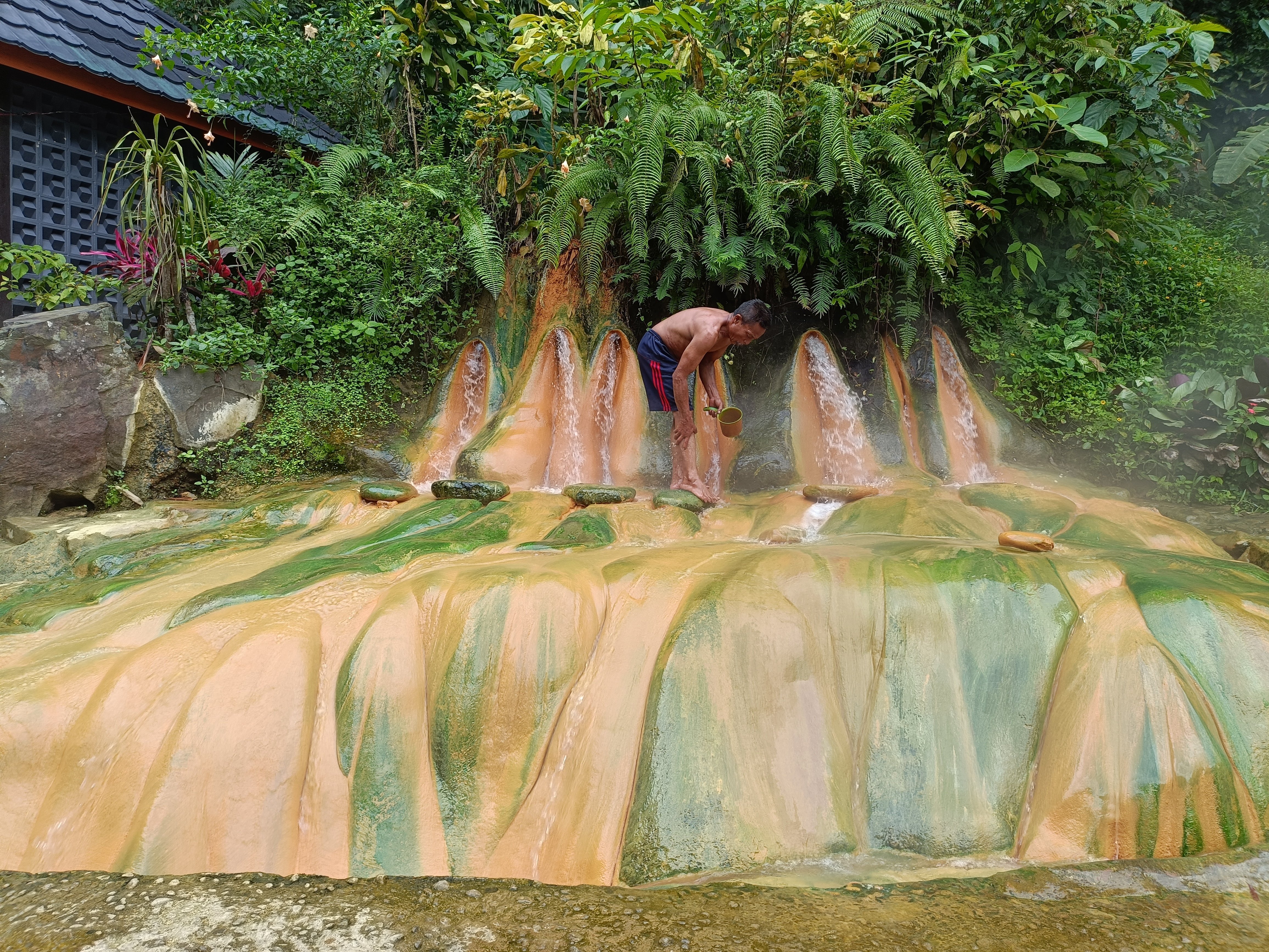 ジャワ島横断～ロンボック島まで 中部ジャワの温泉｜ウダマコト