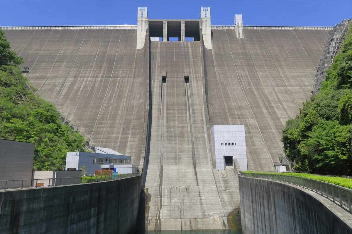 神奈川県　宮ヶ瀬ダム　壁ドン
