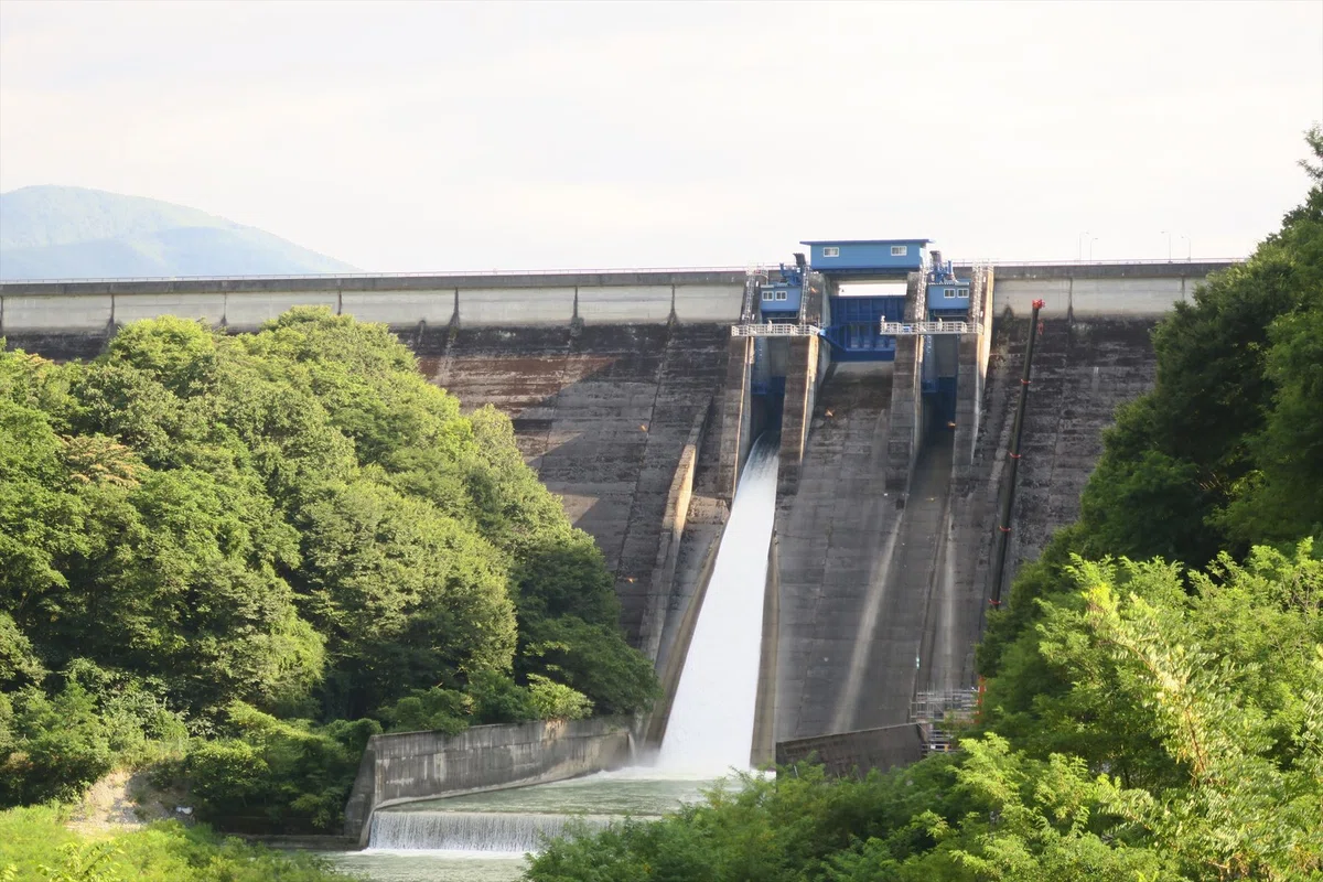 長野県　美和ダム　壁ドン