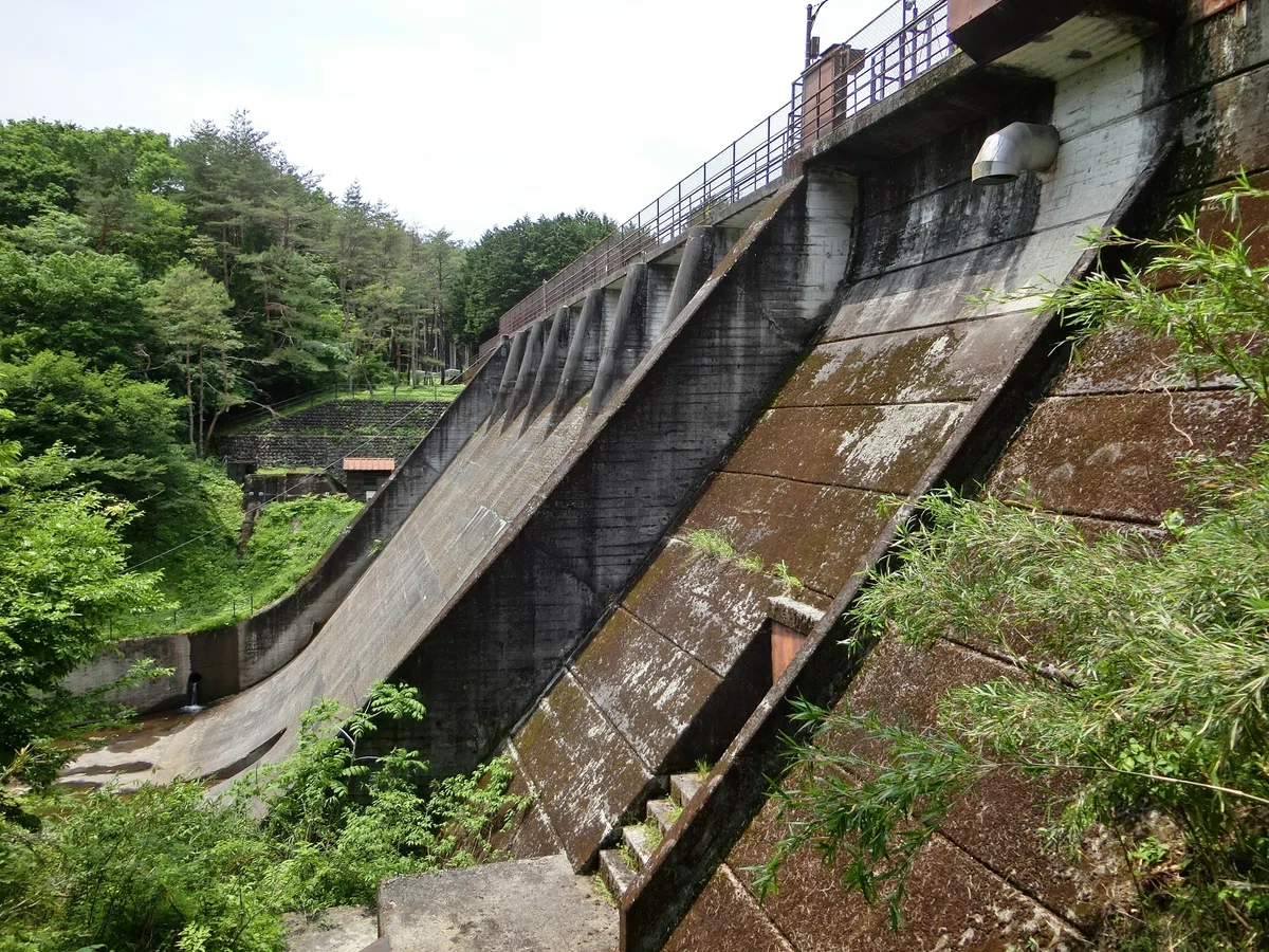 栃木県　西古屋ダム　ダムドン