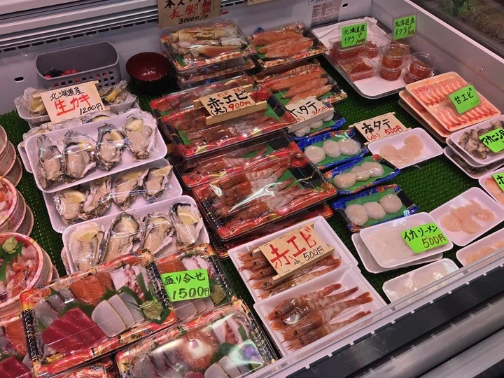 沖縄 泊いゆまち市場