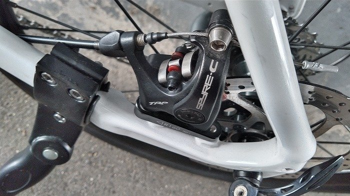 レア　maji 好きな方　どうぞ　ミニベロ ベージュ ディスクブレーキ Amazon | エアロロードバイク 27段変速 クロスバイクアルミ