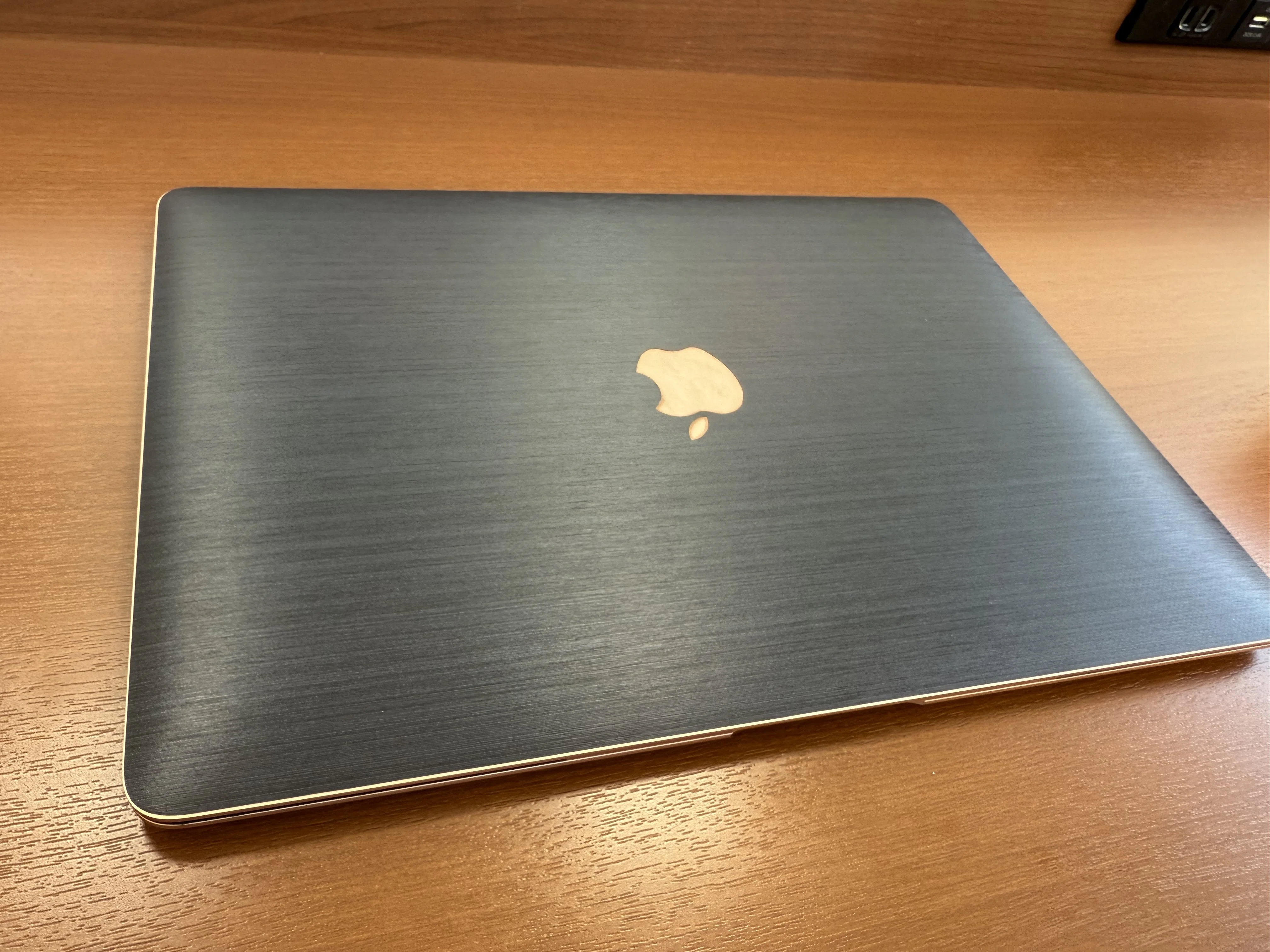 いよいよ発売M4 Macbook Airを買ったら一緒に買いたい厳選アイテム7個