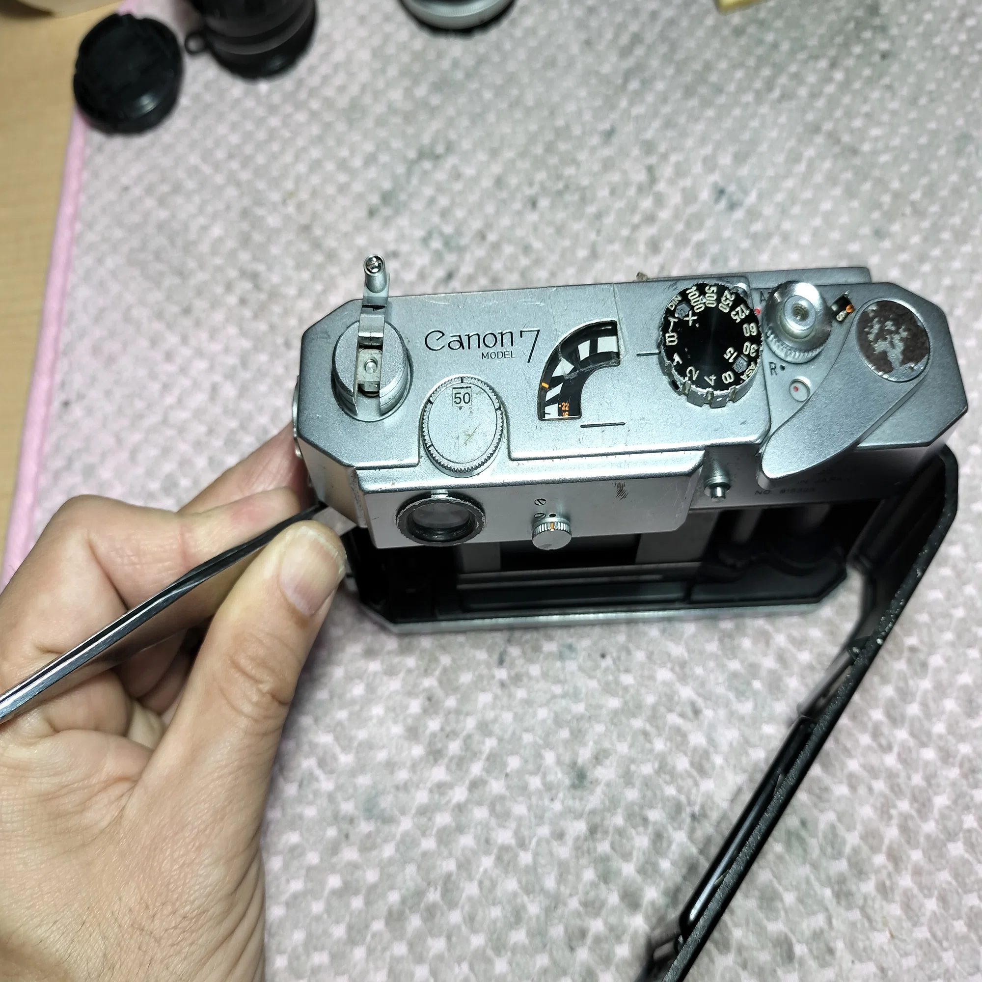 Canon 7 レンジファインダーの分解｜フィルムカメラ修理のアクアカメラ