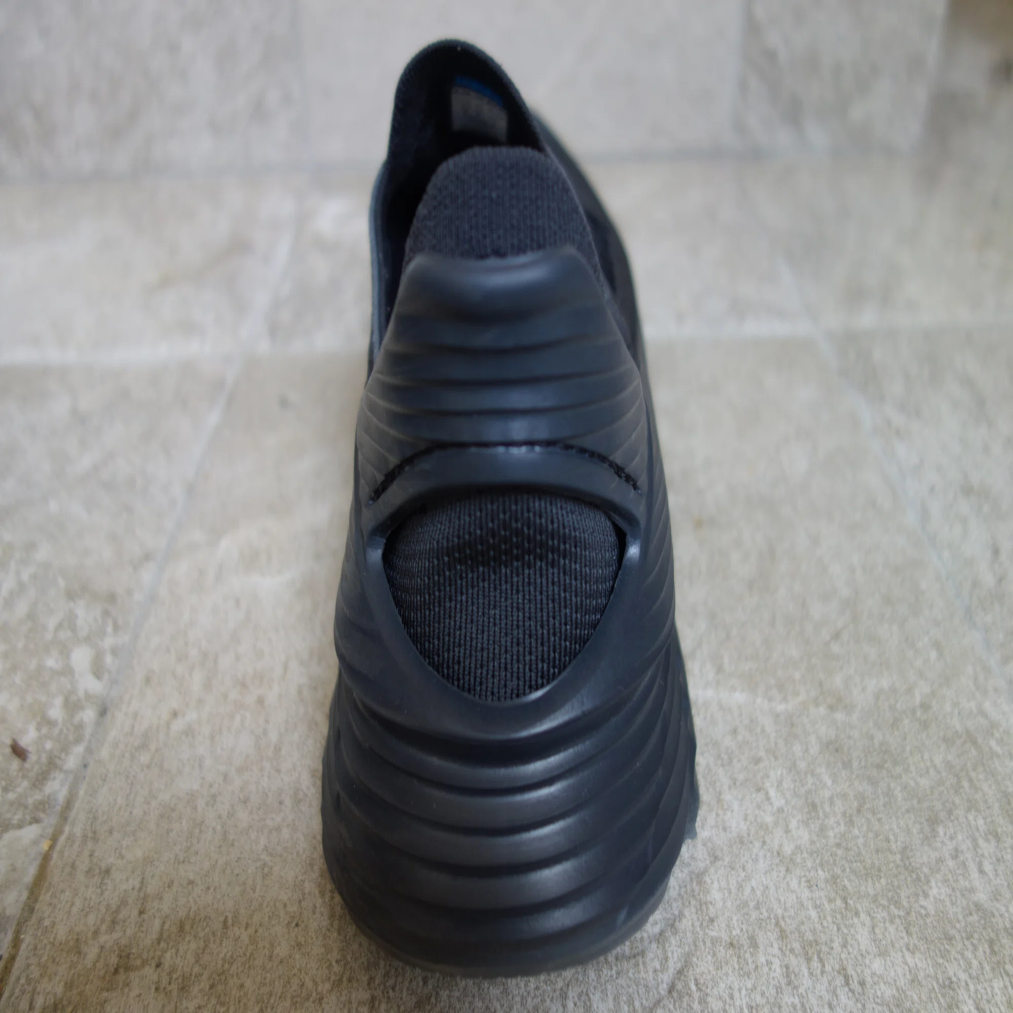 子育て世代におすすめのスリッポン「HOKA RESTORE TC」｜たつ