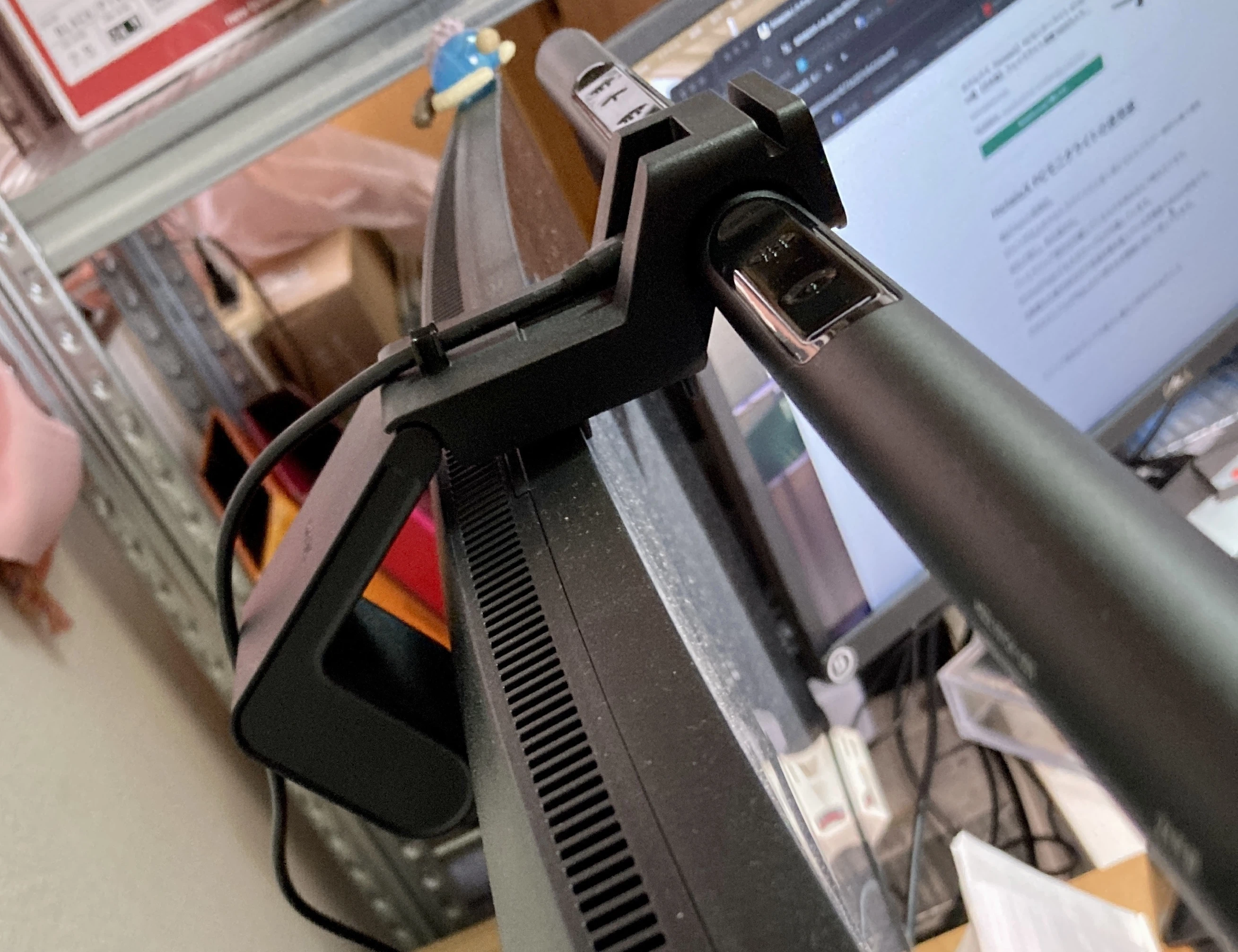 Wire Position Monitor Using a Monitor Light (HotaluX) Has Made Web Meetings More Comfortable|もっちん
