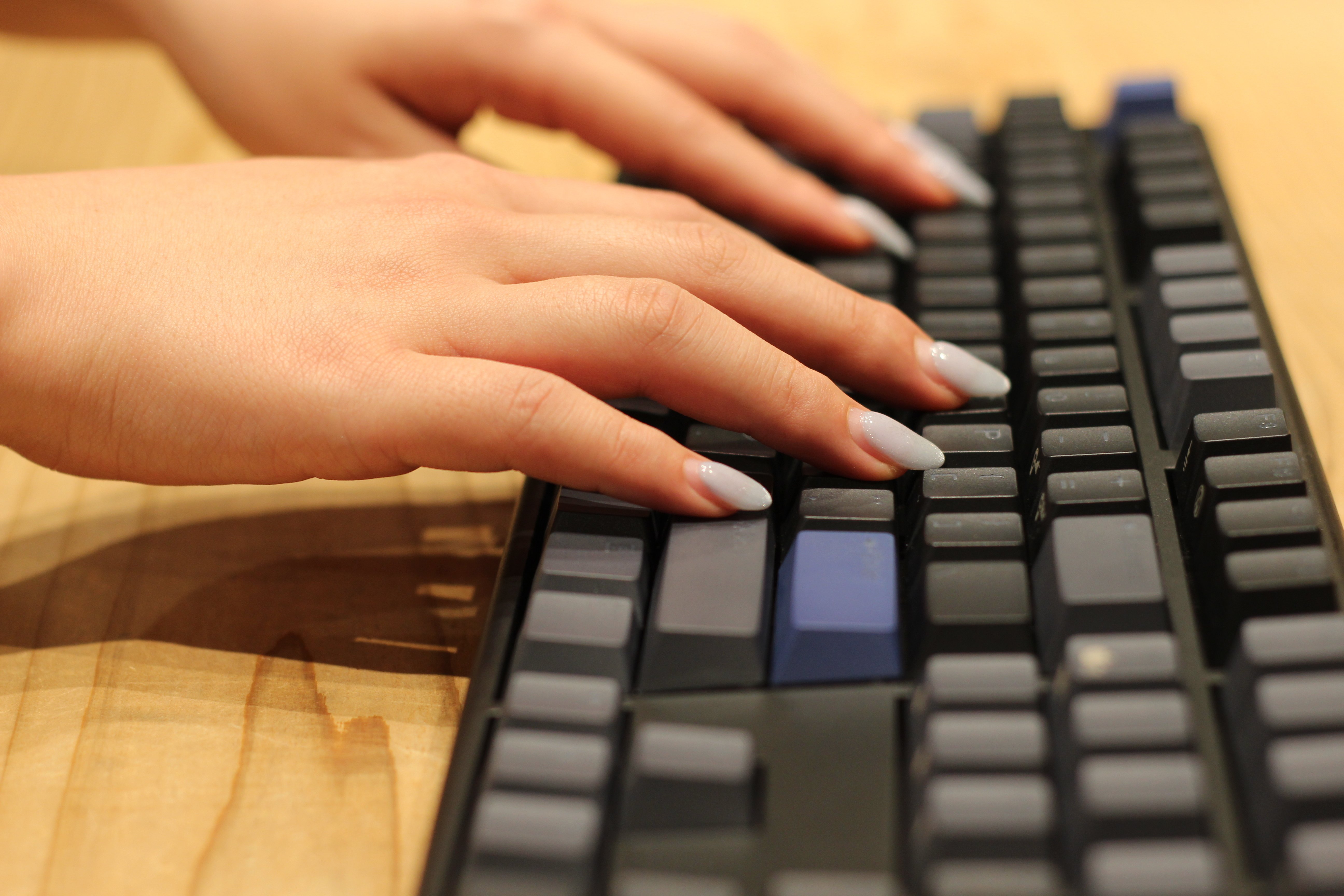 ガジェット紹介】Niz X108 Black RGB｜無線＆有線対応の静電容量無接点