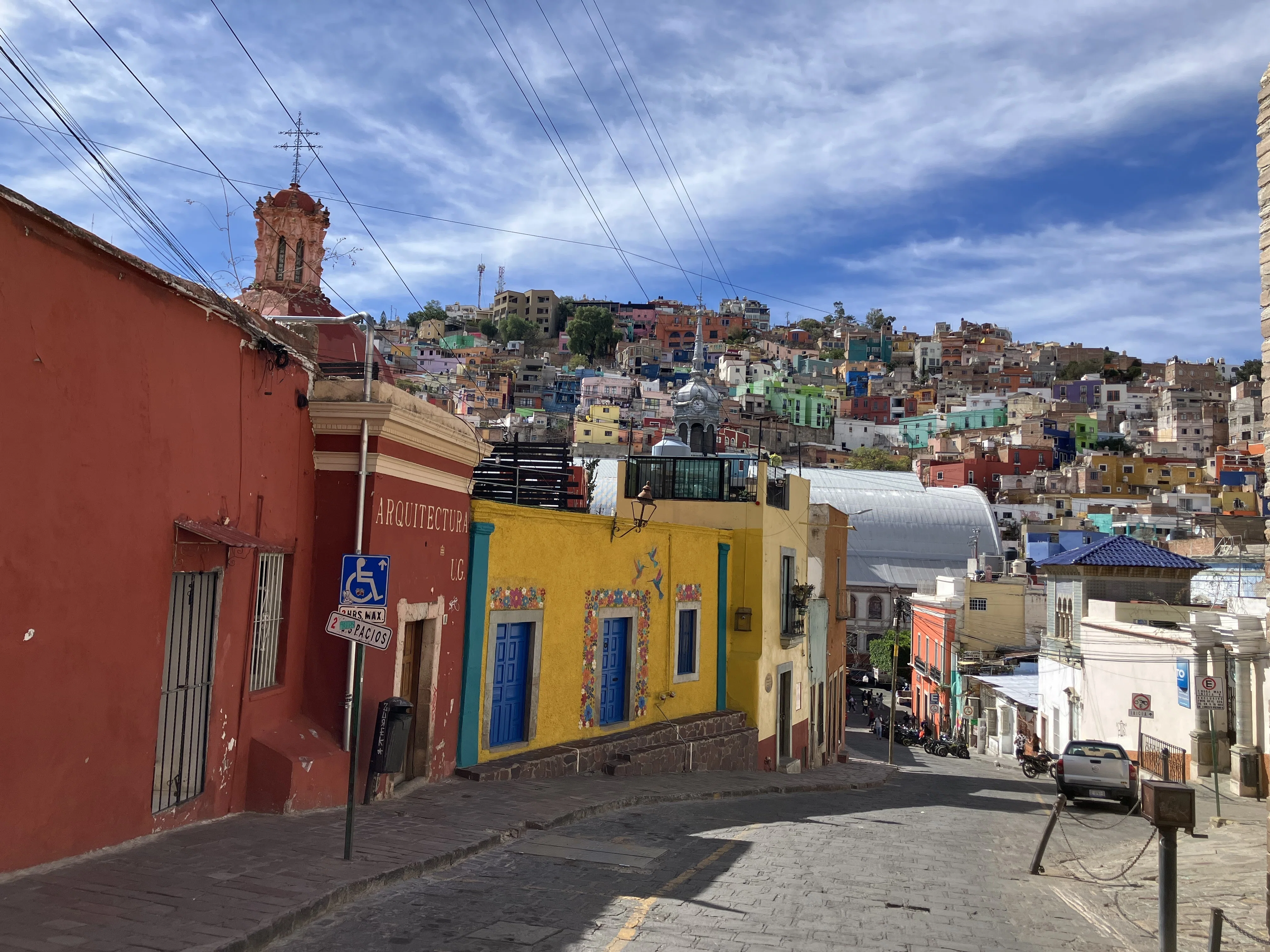 メキシコ旅行記】カラフルな街並みを歩きまわるグアナファト2日目
