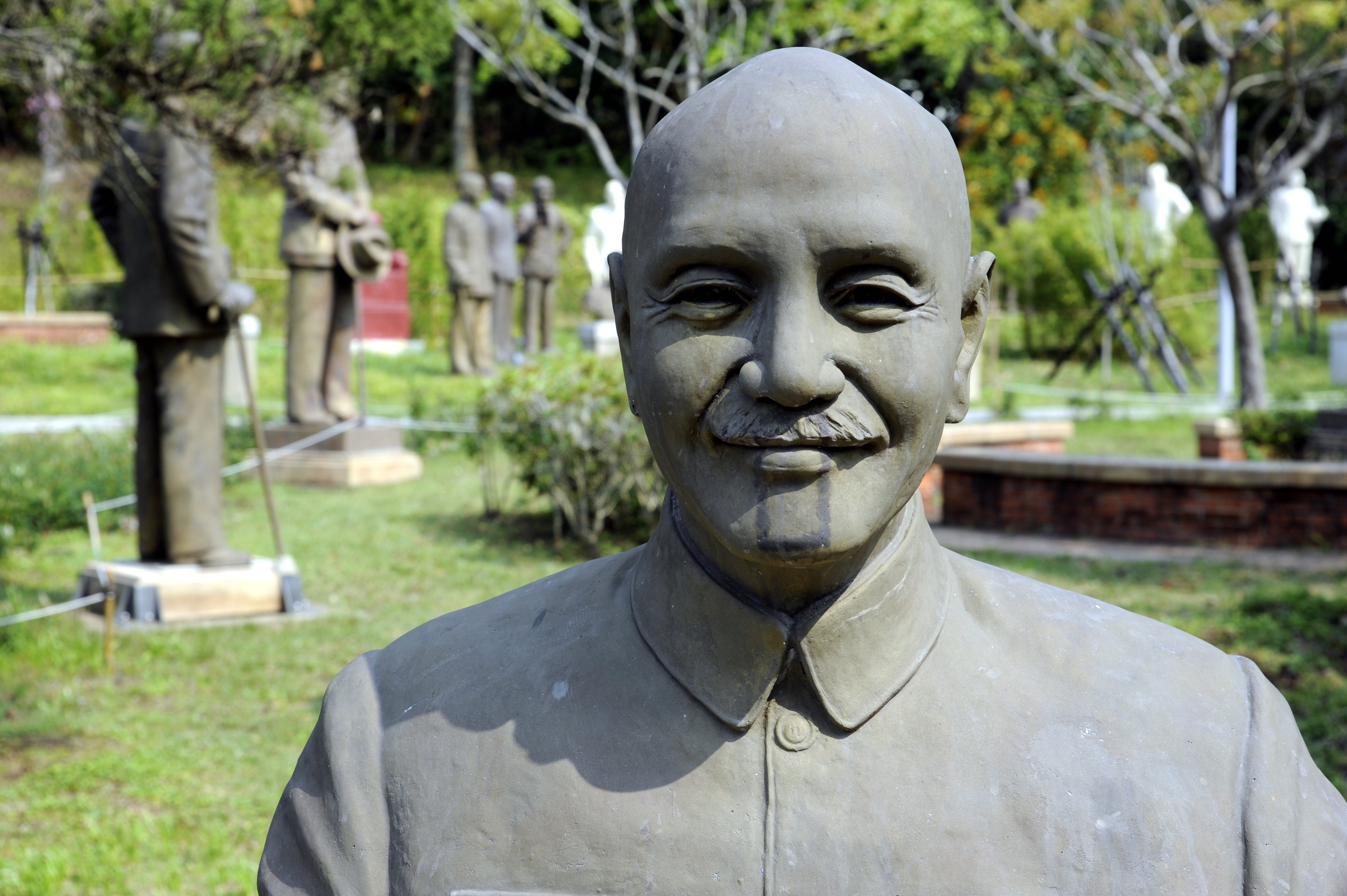 台湾、蒋介石像が200体集合！｜サラリーマン海外旅行