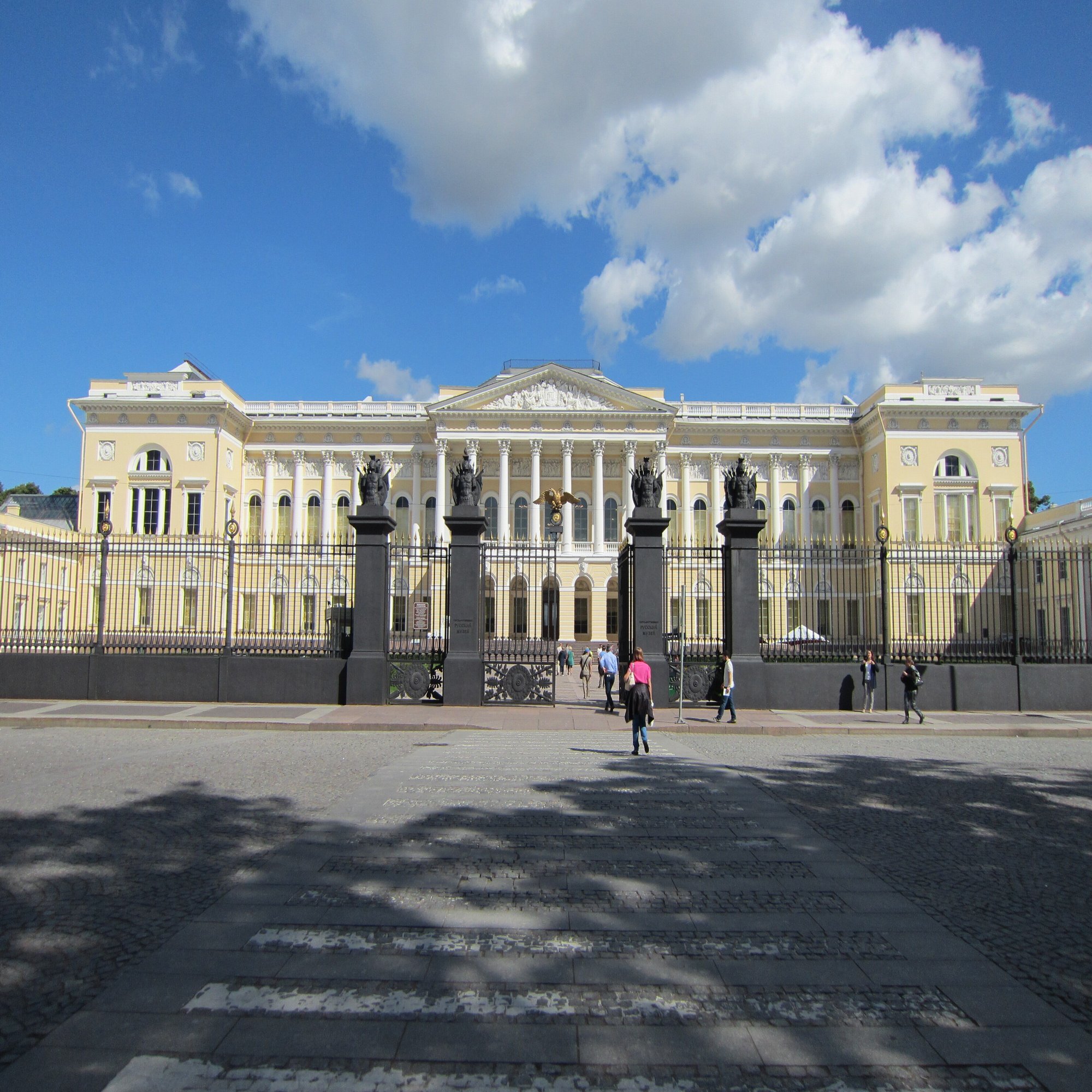 3月19日は、ロシア美術館が開館した日｜チェブラーシカ