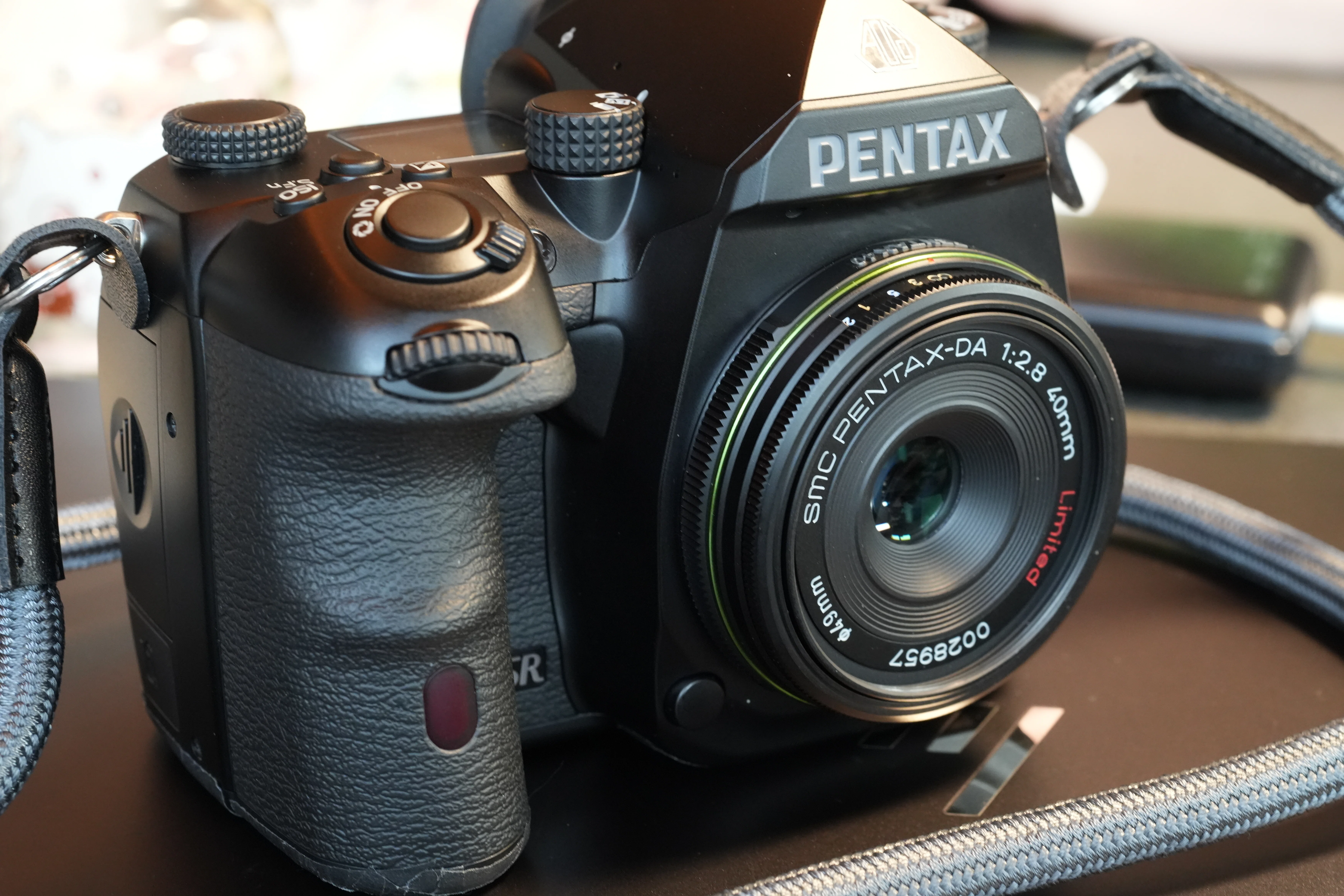 正にスナップシューターな smc PENTAX DA40㎜F2.8 Limited。｜鶏(とり)