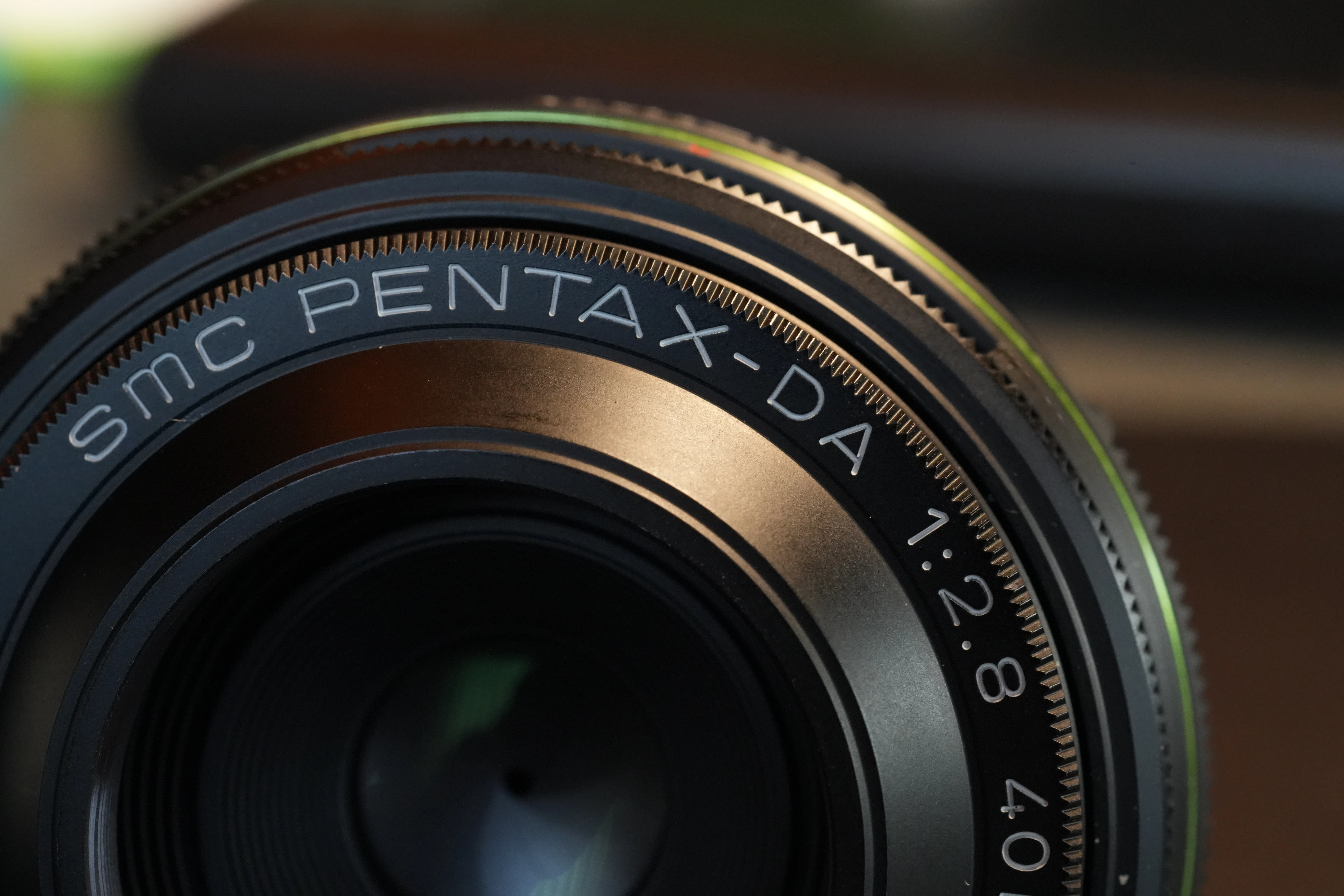 正にスナップシューターな smc PENTAX DA40㎜F2.8 Limited。｜鶏(とり)