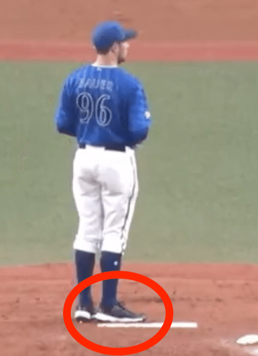 ボークが宣告された投手の軸足