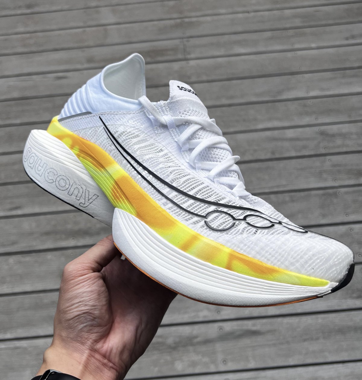 サッカニー エンドルフィンエリート2 レビュー&比較｜ランナー 