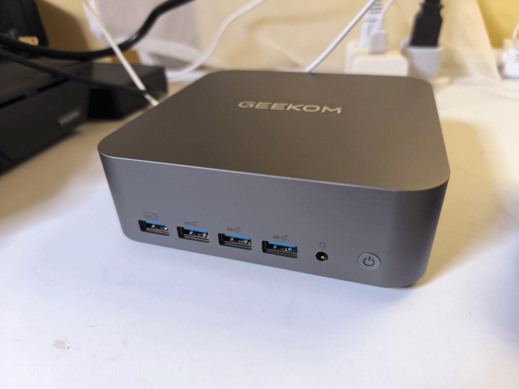 Core Ultra 7 155H搭載ミニPC！GEEKOM GT1 Mega実機レビュー