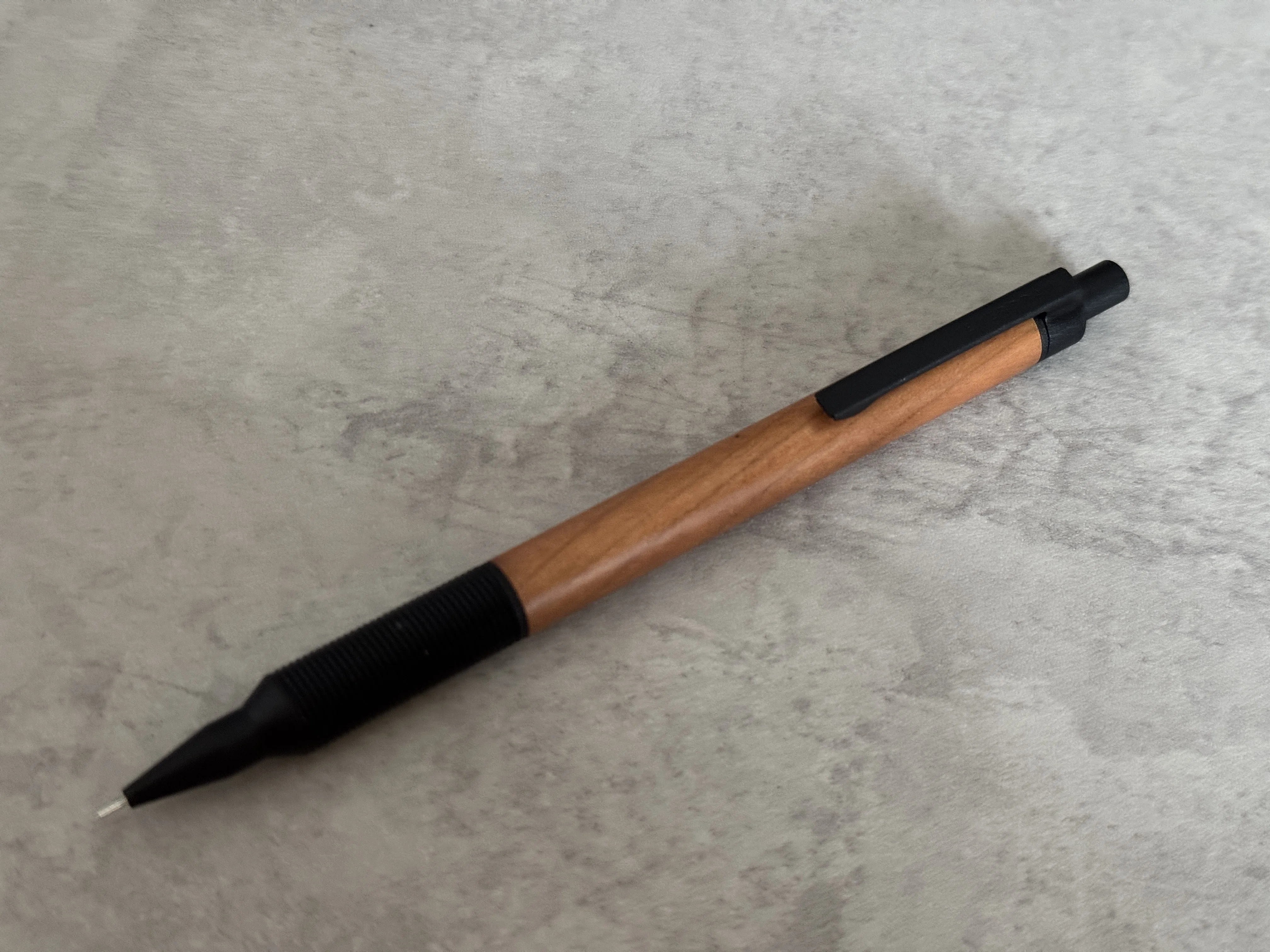 黒い方のエバードロー】Luddite EVERDRAW チェリーウッド 黒金具 偏見