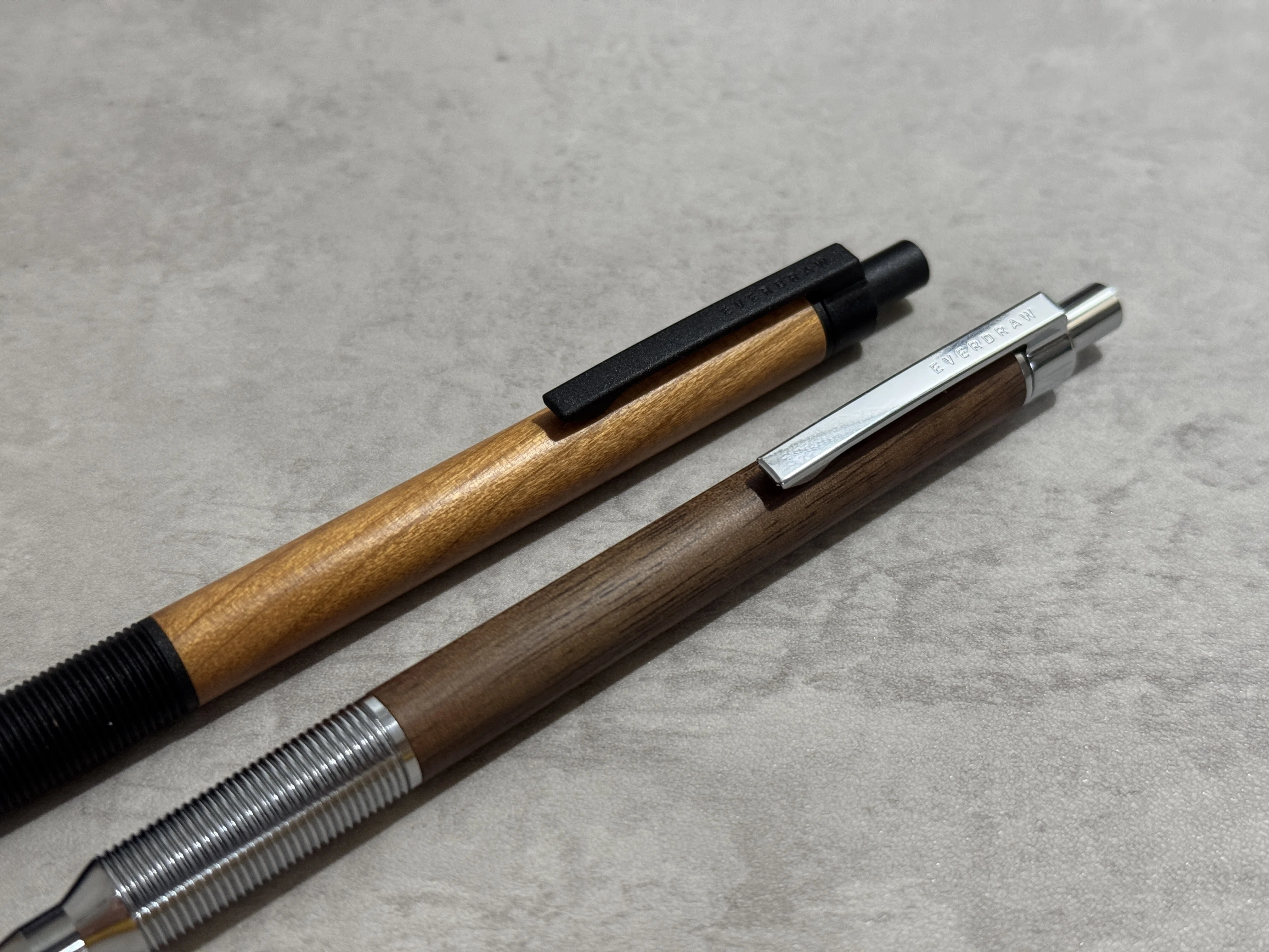 黒い方のエバードロー】Luddite EVERDRAW チェリーウッド 黒金具 偏見
