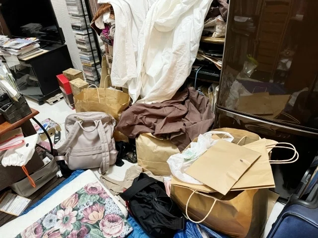 時雨＊新生活のため断捨離中① 茨1個 処理水放出を今すぐ撤回」 東電前で市民団体が抗議 | 毎日新聞