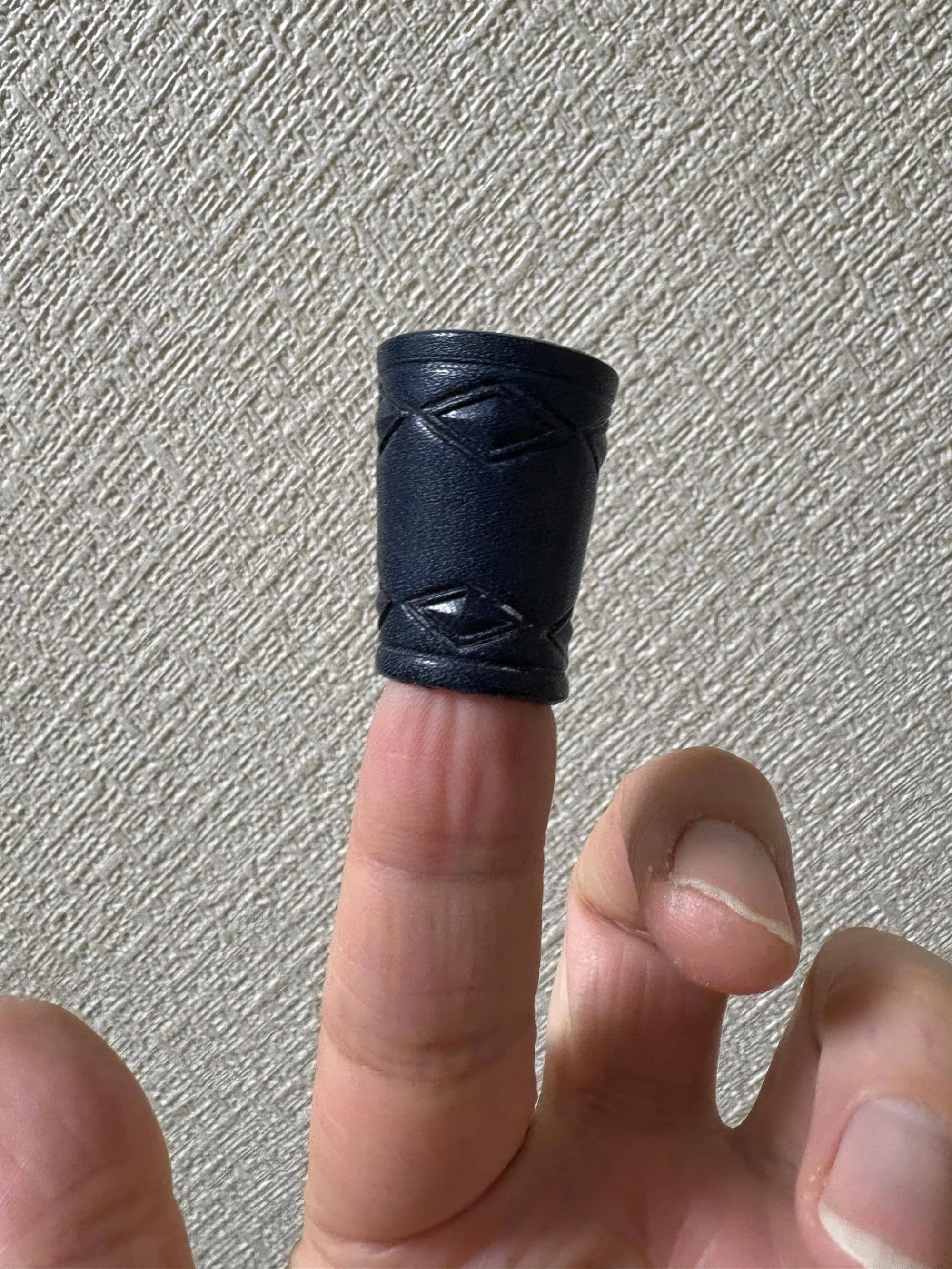 薄着になってくる季節に手軽にオシャレ感を出すアイテムにバンダナ