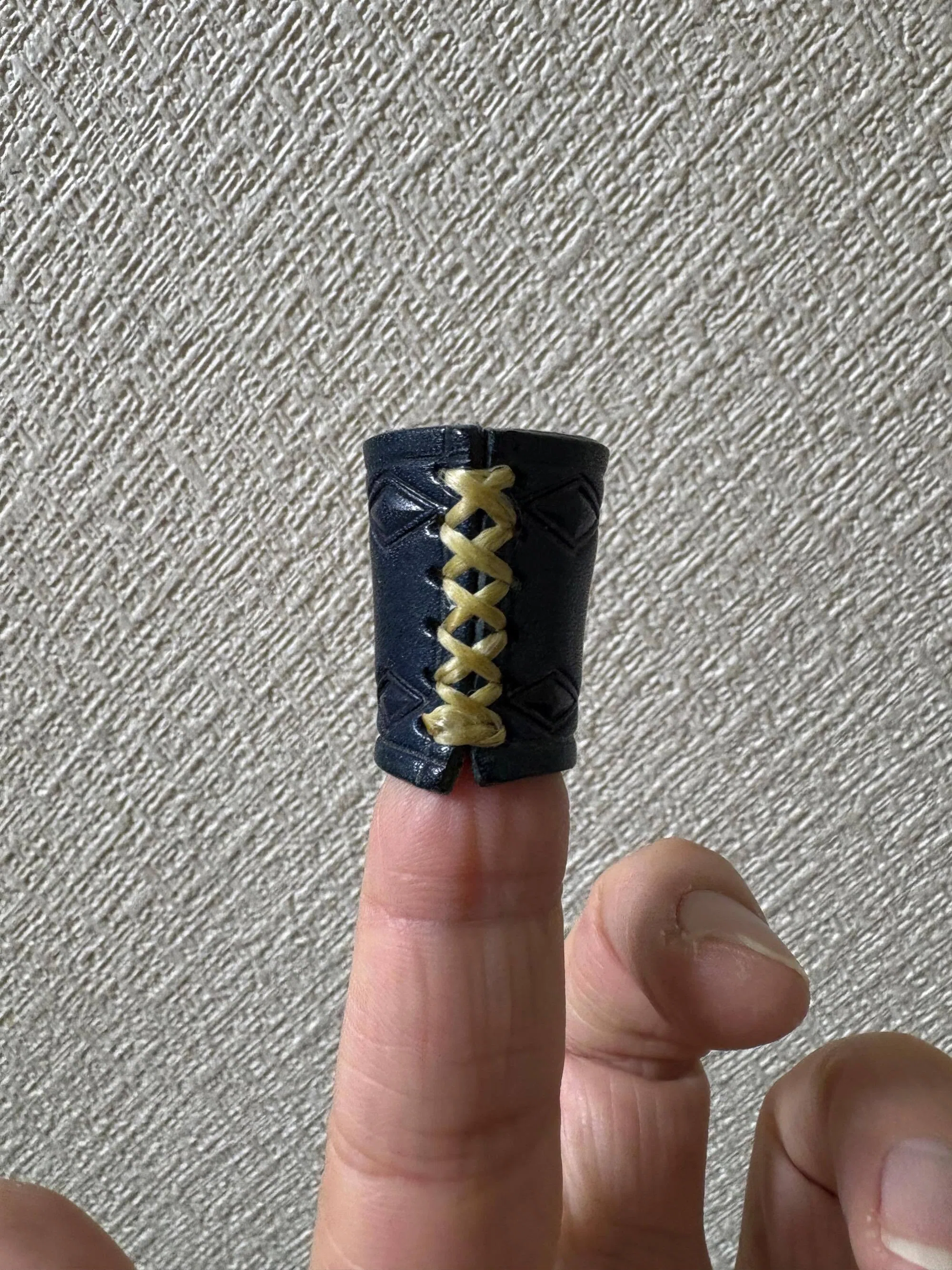 薄着になってくる季節に手軽にオシャレ感を出すアイテムにバンダナ