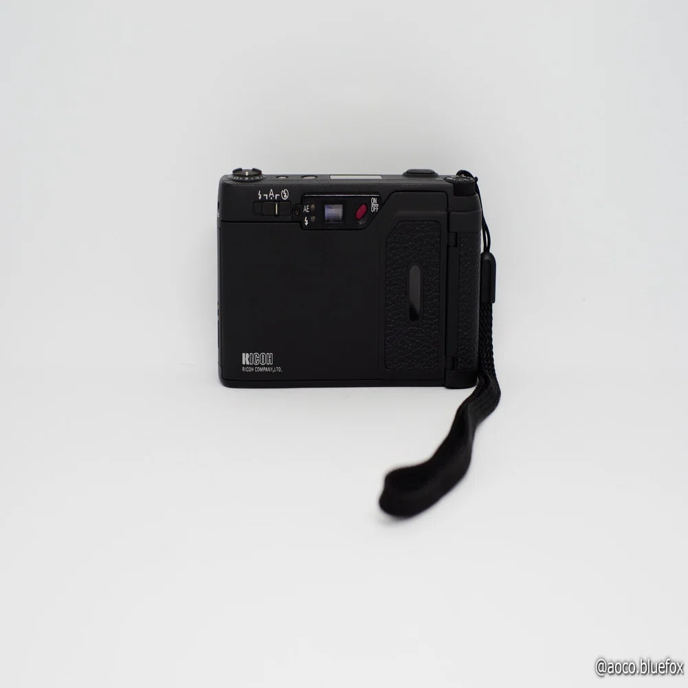 フィルムカメラに思いを馳せて その8:RICOH GR1v｜青狐
