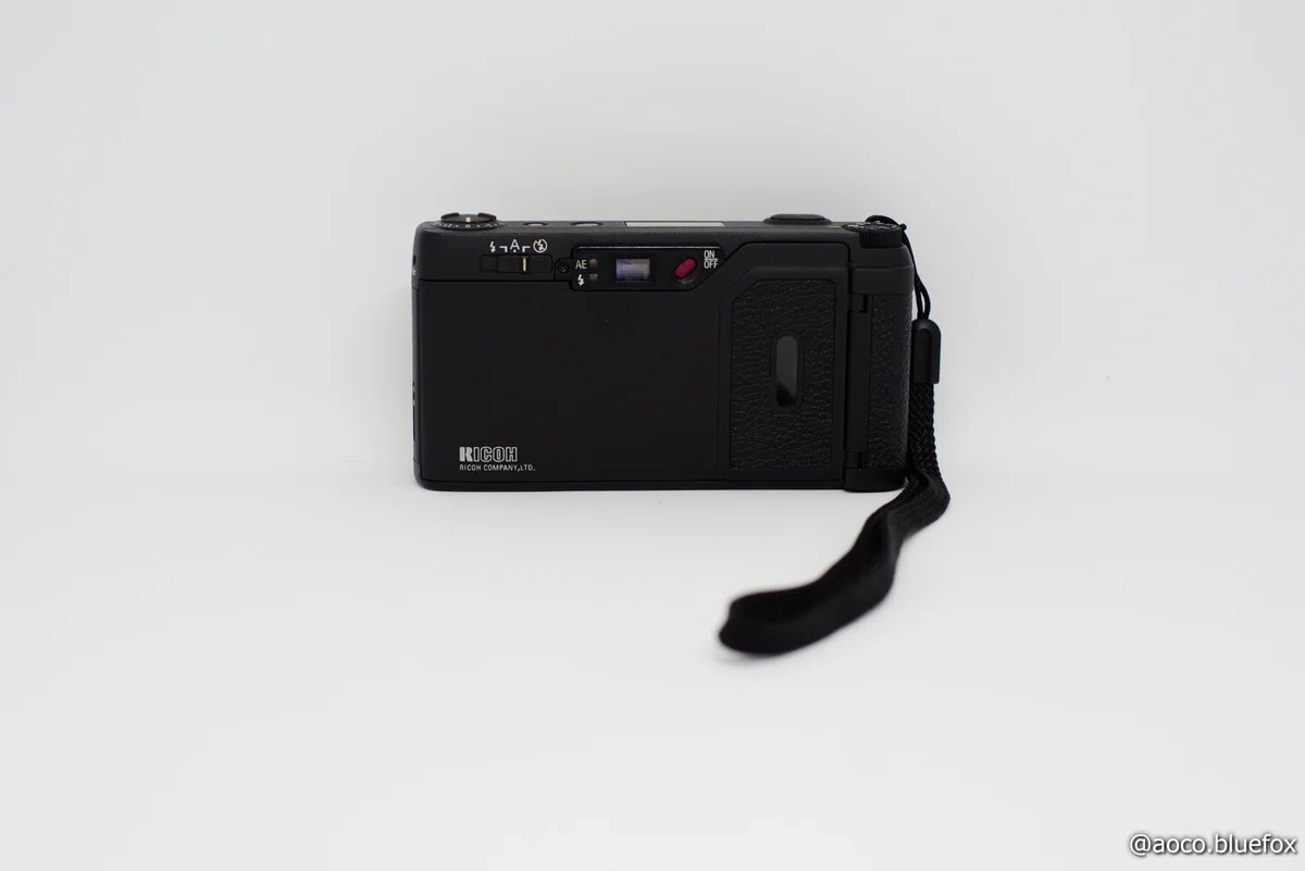 フィルムカメラに思いを馳せて その8:RICOH GR1v｜青狐