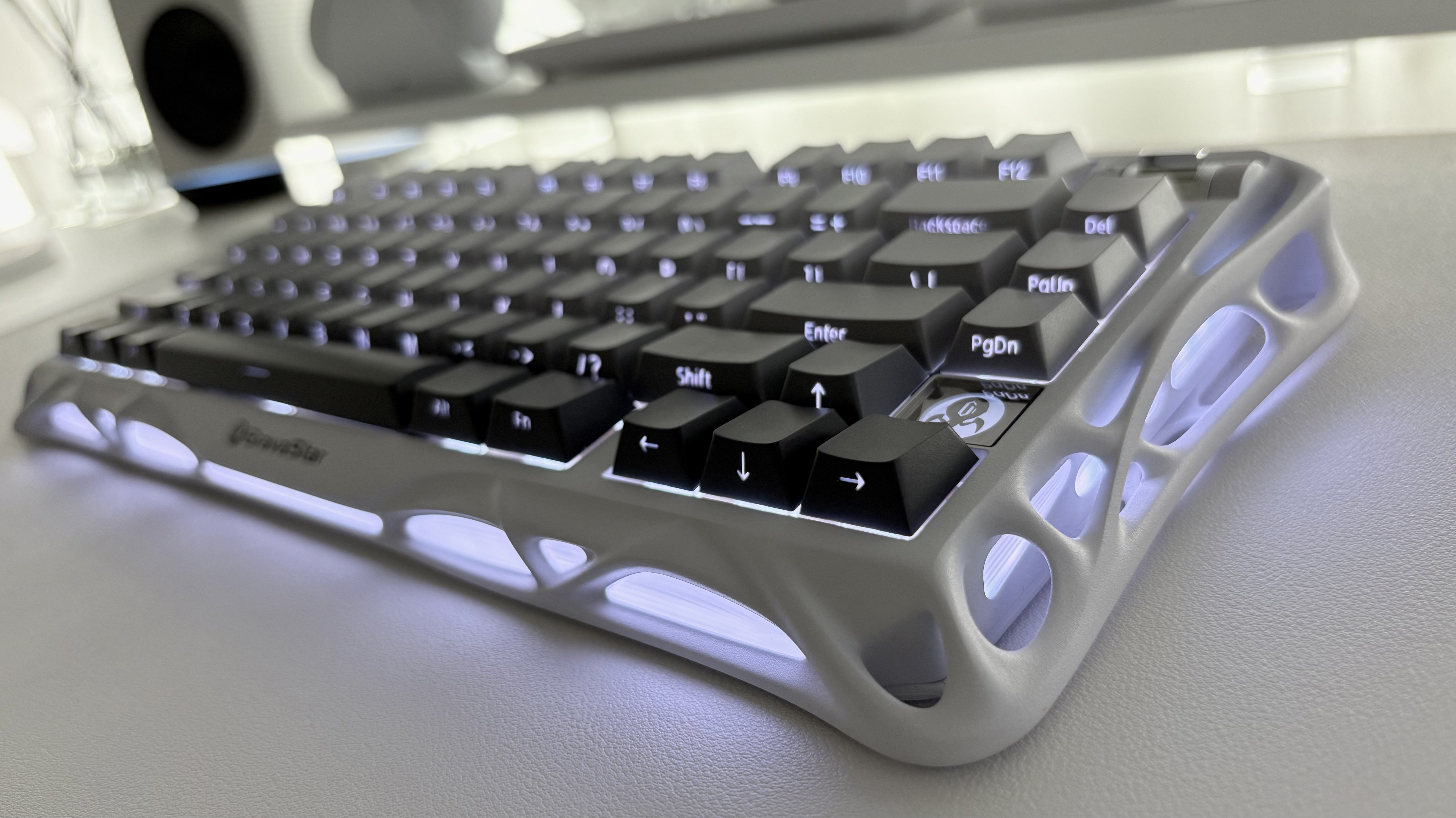 GravaStar Mercury K1】デザインが独創的で美しいキーボード！｜しろ