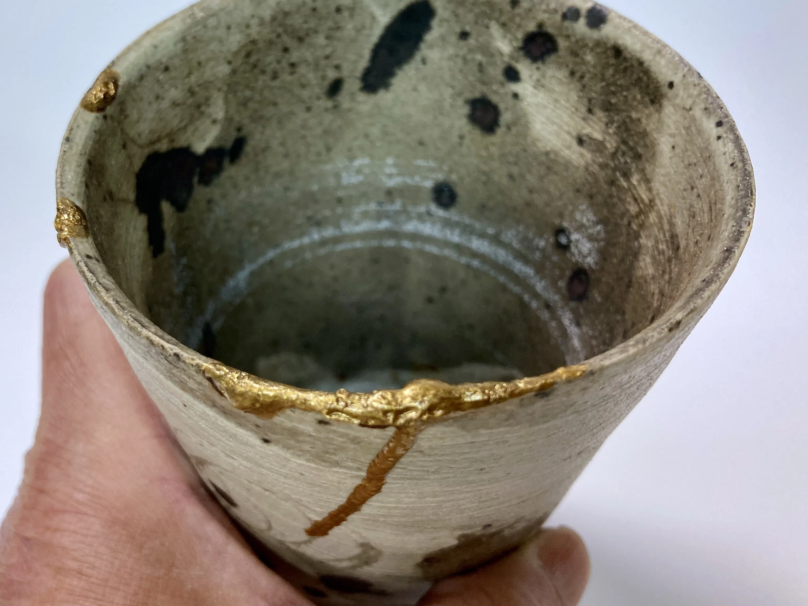 号外】現代風の金継ぎ的陶器修理に挑戦してみた！③｜萬蔵（MANZOU）