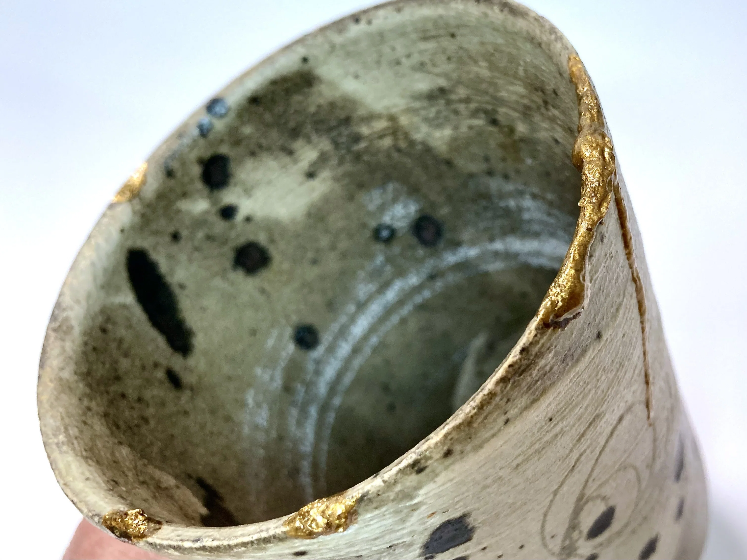 号外】現代風の金継ぎ的陶器修理に挑戦してみた！③｜萬蔵（MANZOU）
