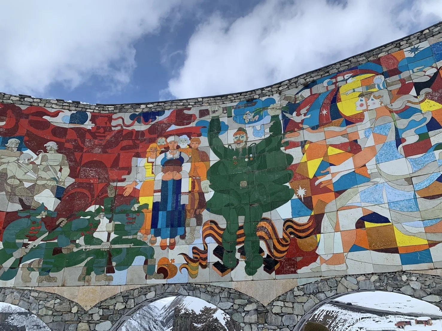 ジョージア一人旅】天国に一番近い教会に行ってきた day6｜華のある漢