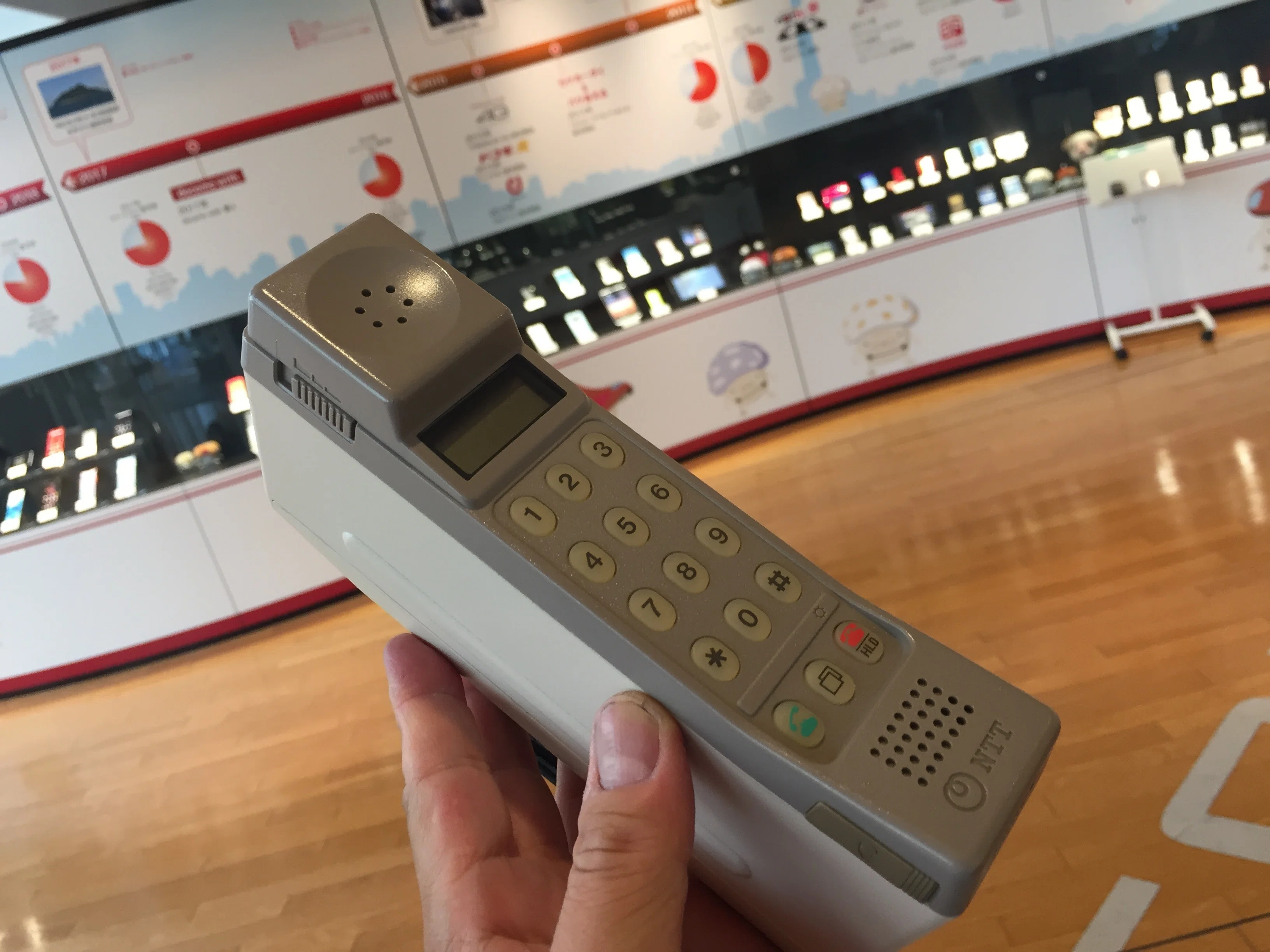 すごい博物館034】NTTドコモ歴史展示スクエア：携帯電話の歴史が