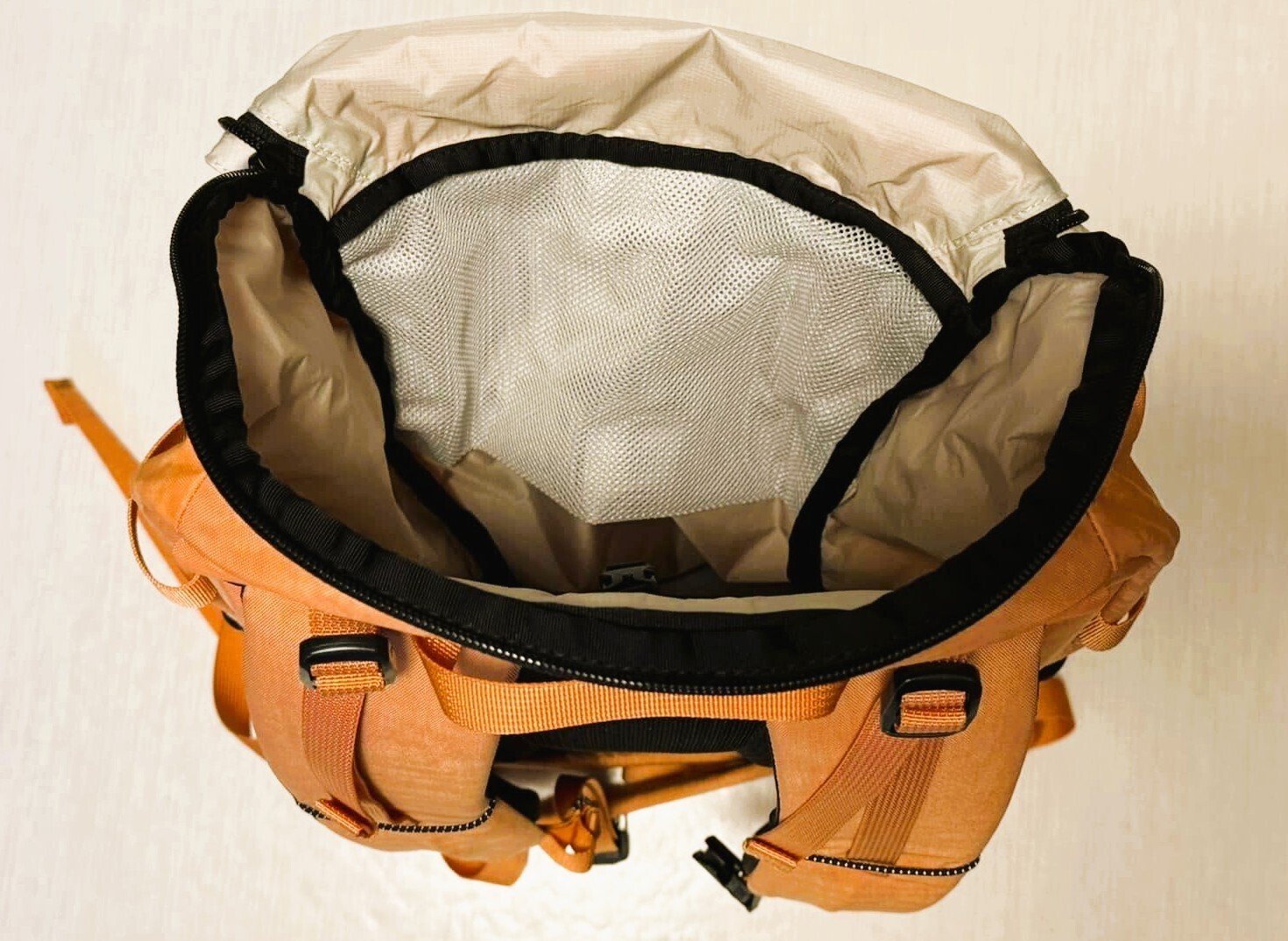 おしゃれランナー必見!On Speed Pack 24L Eliteの実力、徹底 おしゃれランナー必見!On Speed Pack 24L Eliteの実力、徹底