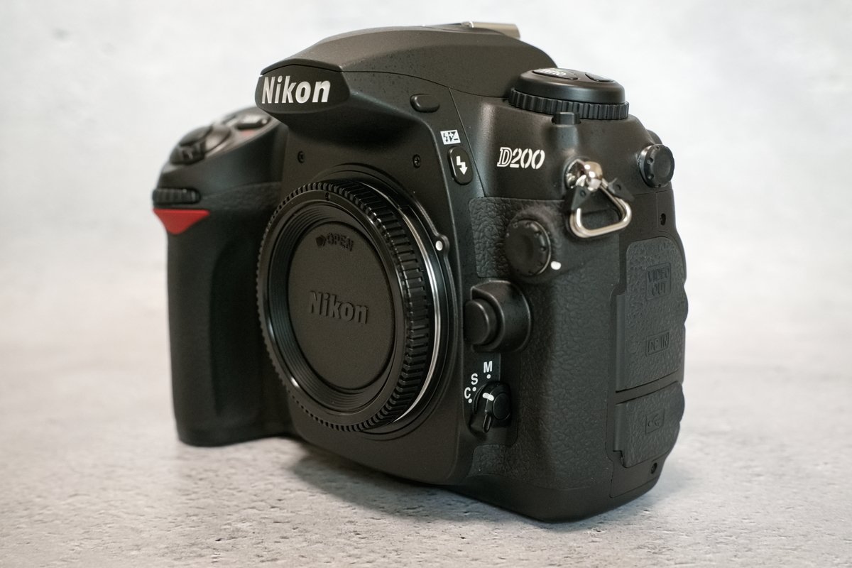 超美品 NIKON D200 箱付　説明付 ショット数 8,505枚 B616 超美品 NIKON D200 箱付 説明付 ショット数 8,505枚 B616 2025年