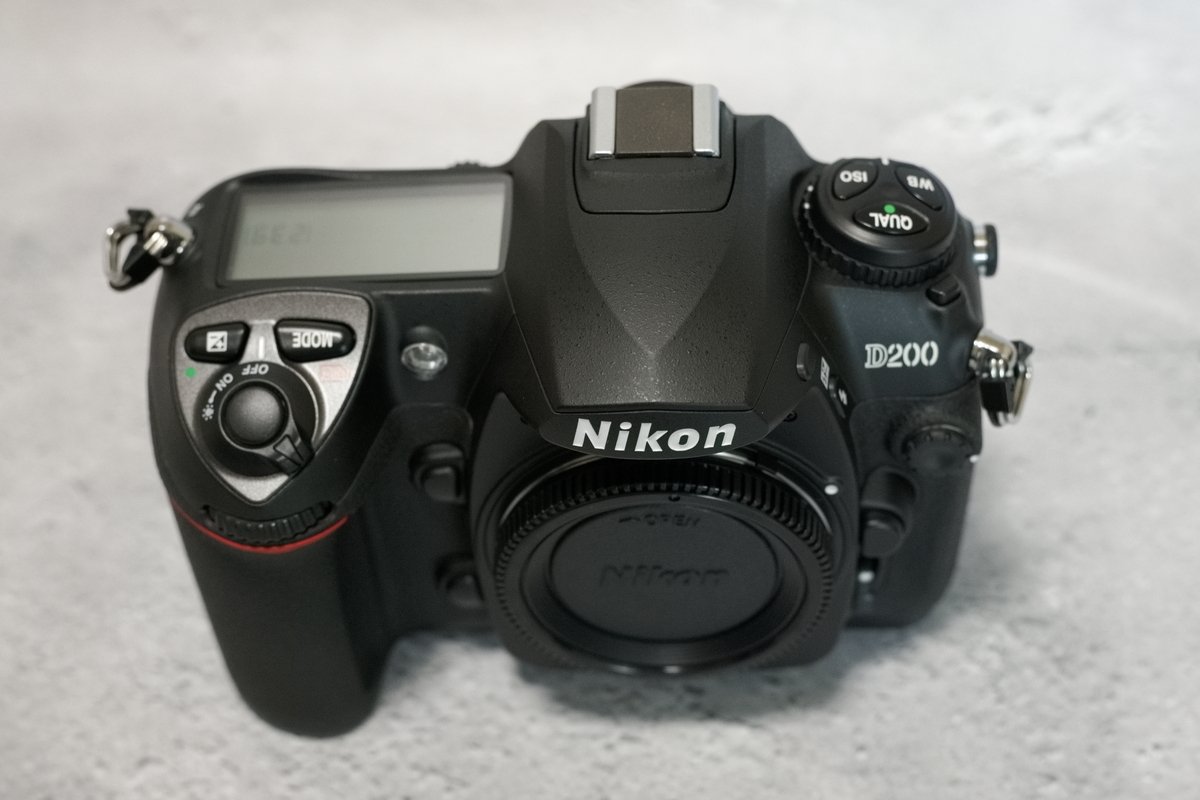 Nikon D200 一眼レフカメラ最終値下げ❗️ 中古】Nikon ニコン D200 デジタル一眼レフカメラ シャッター
