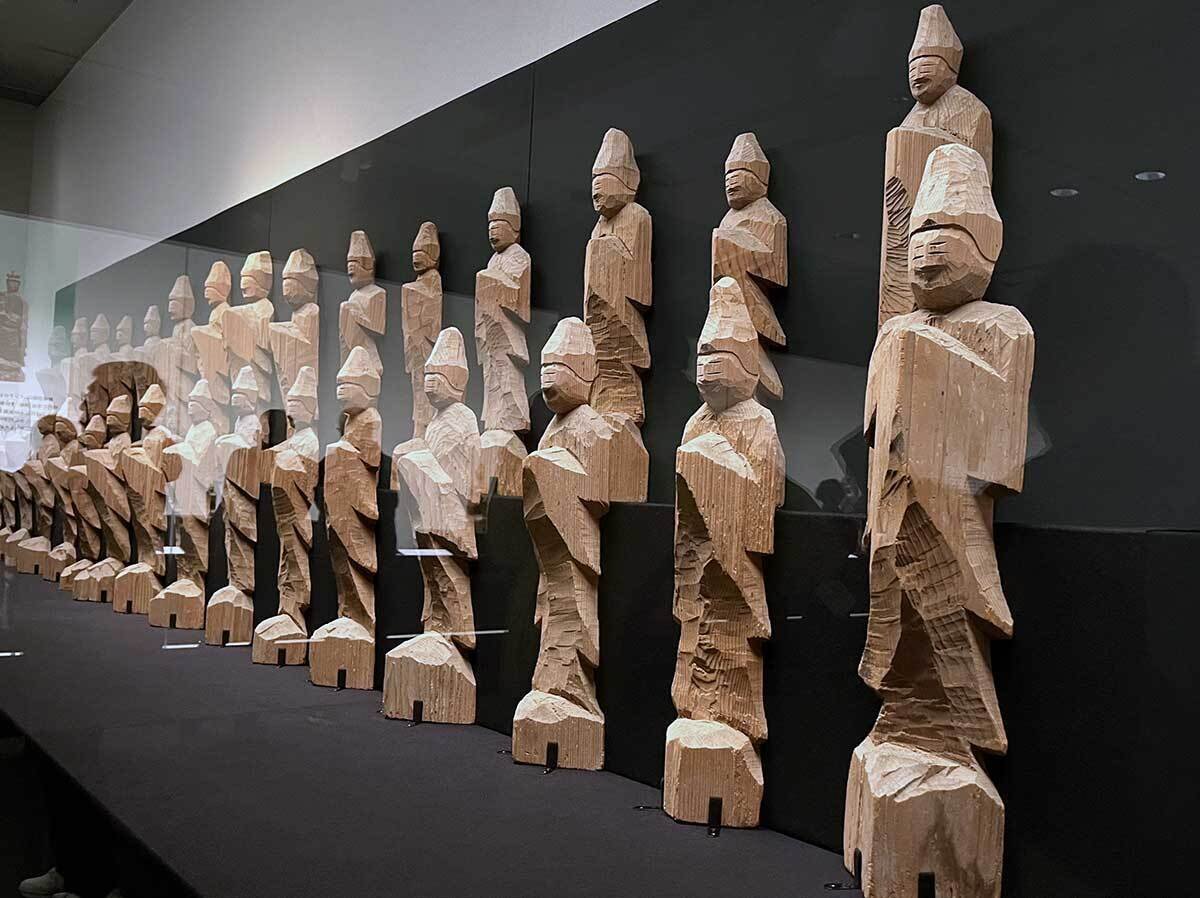 【お加津】円空仏　彫刻　お手製　遺品整理 なぜ美しく装飾したものを作らないのだろう｜「魂を込めた 円空
